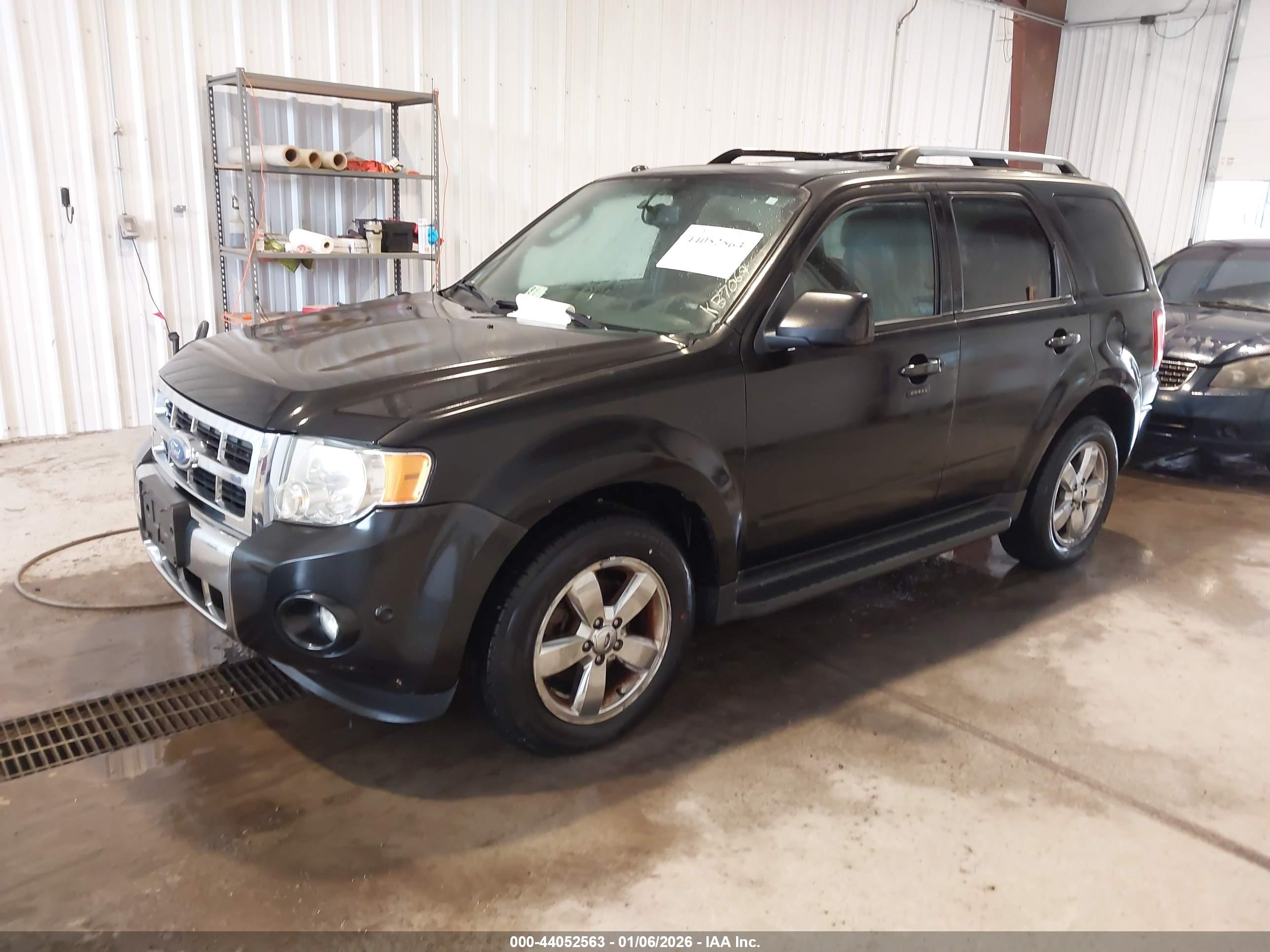 FORD ESCAPE image 2