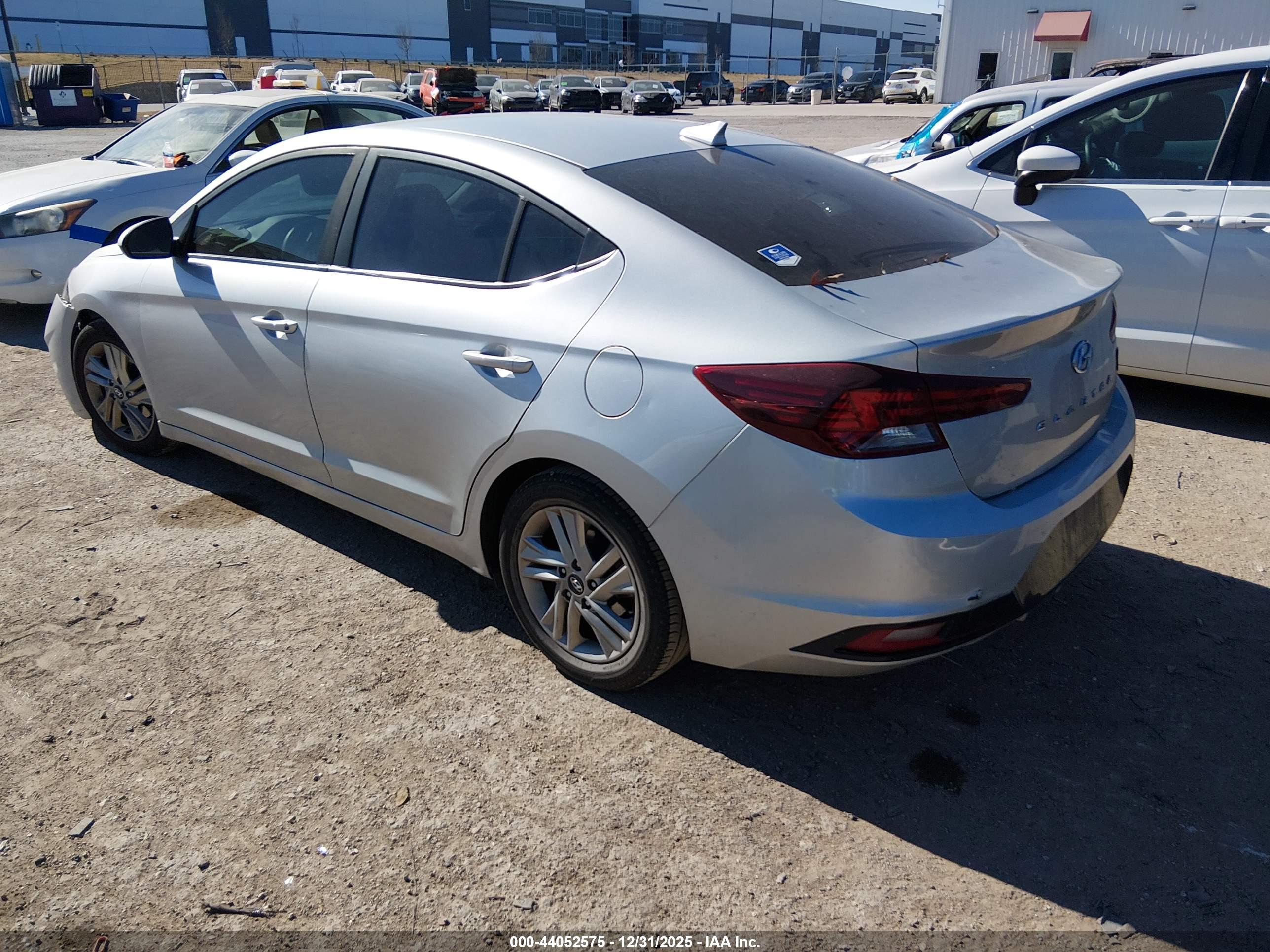 HYUNDAI ELANTRA image 3