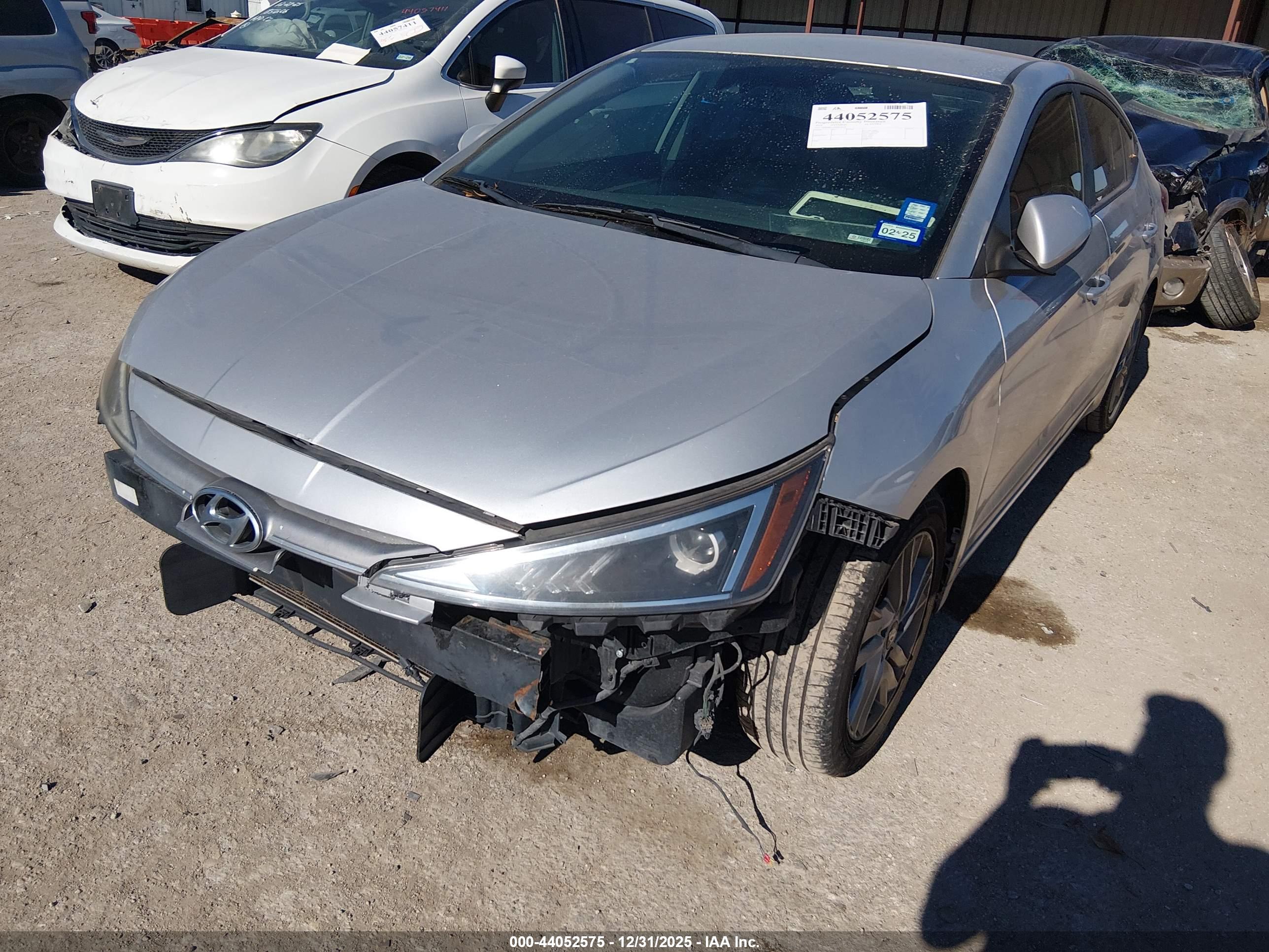 HYUNDAI ELANTRA image 6