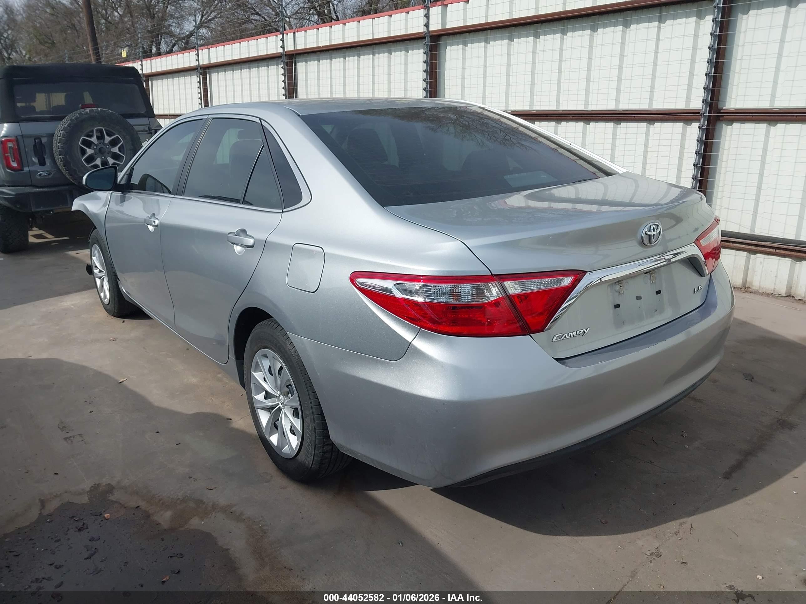 TOYOTA CAMRY image 3