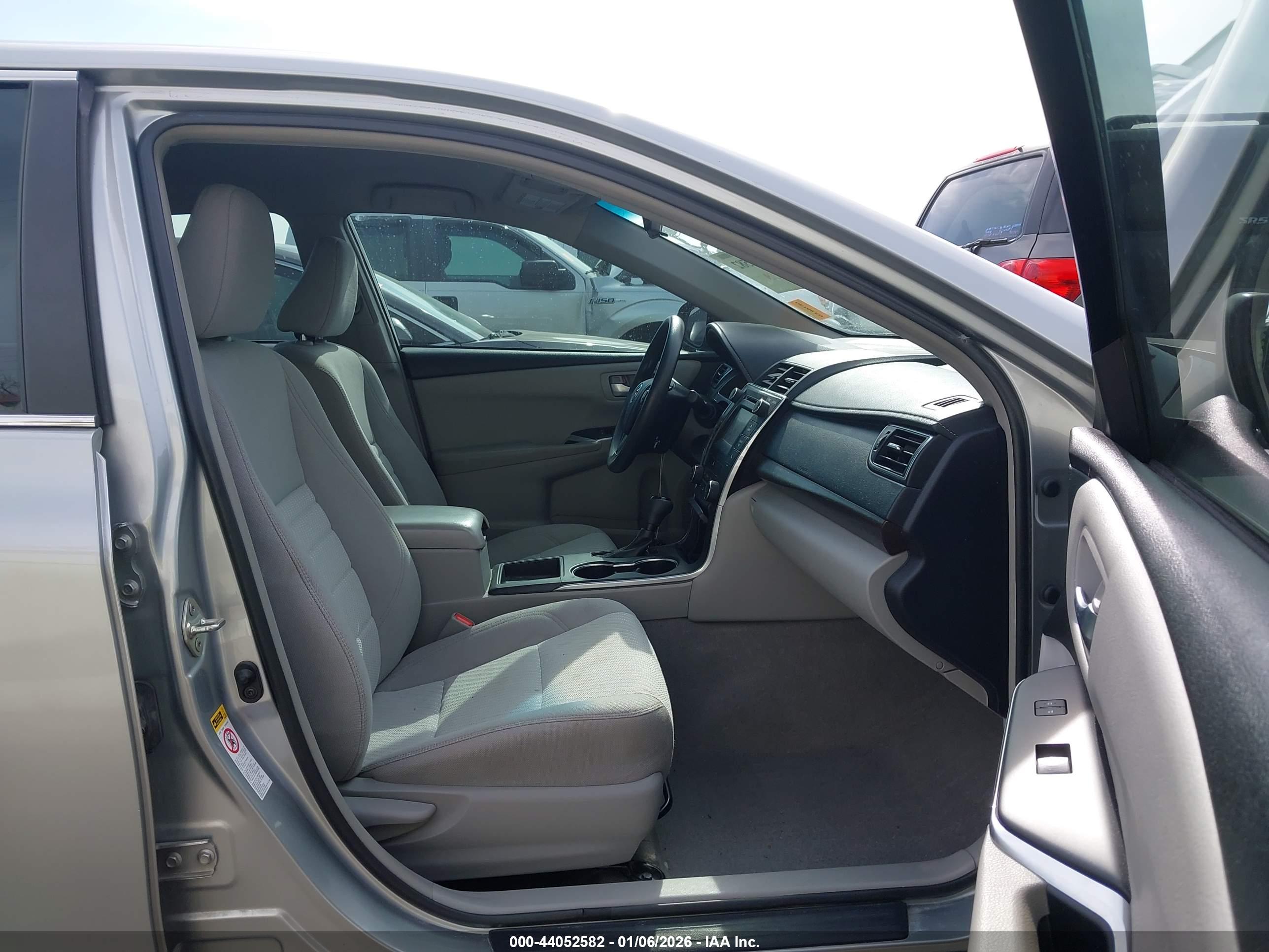 TOYOTA CAMRY image 5