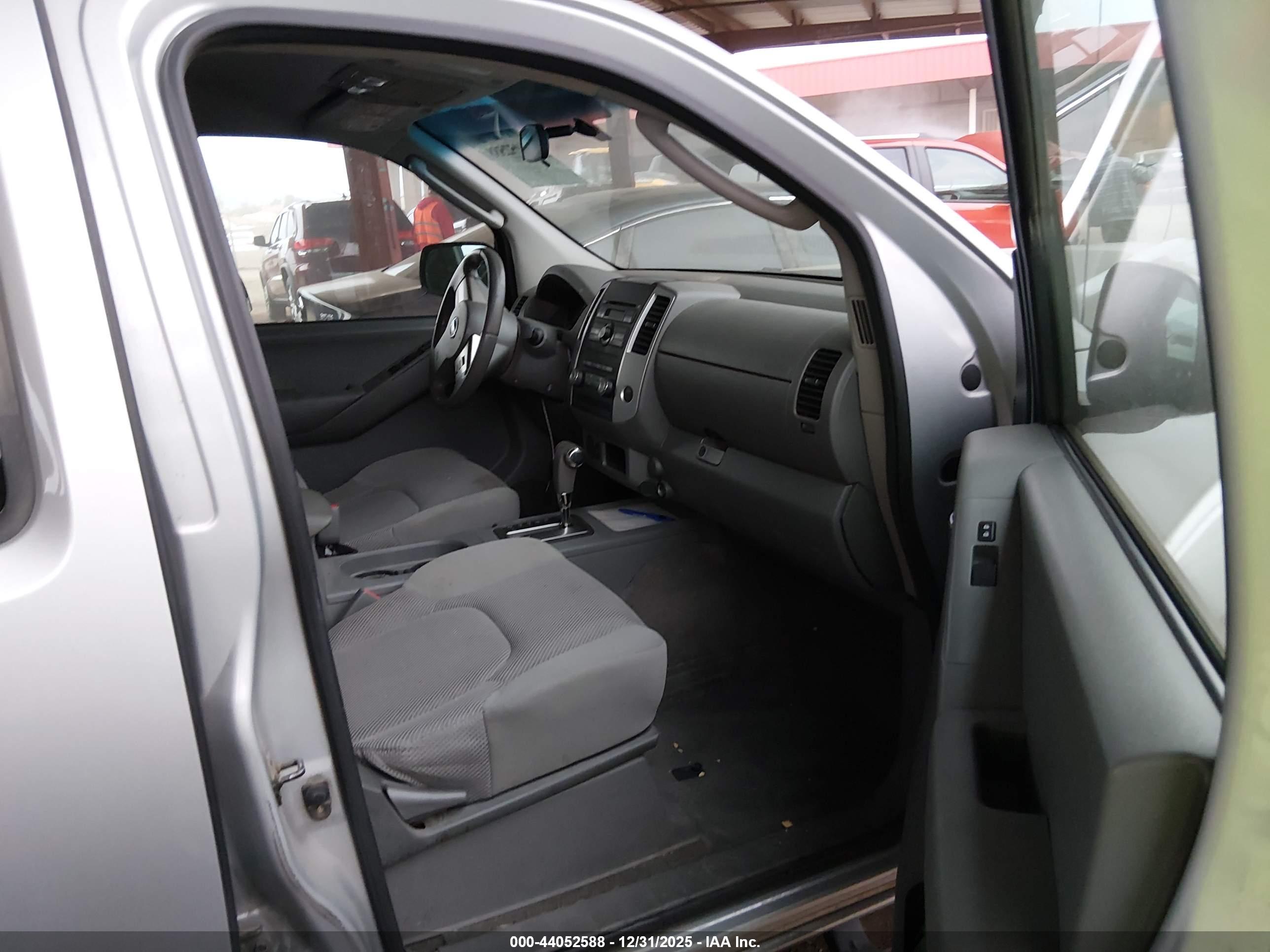 NISSAN FRONTIER image 5