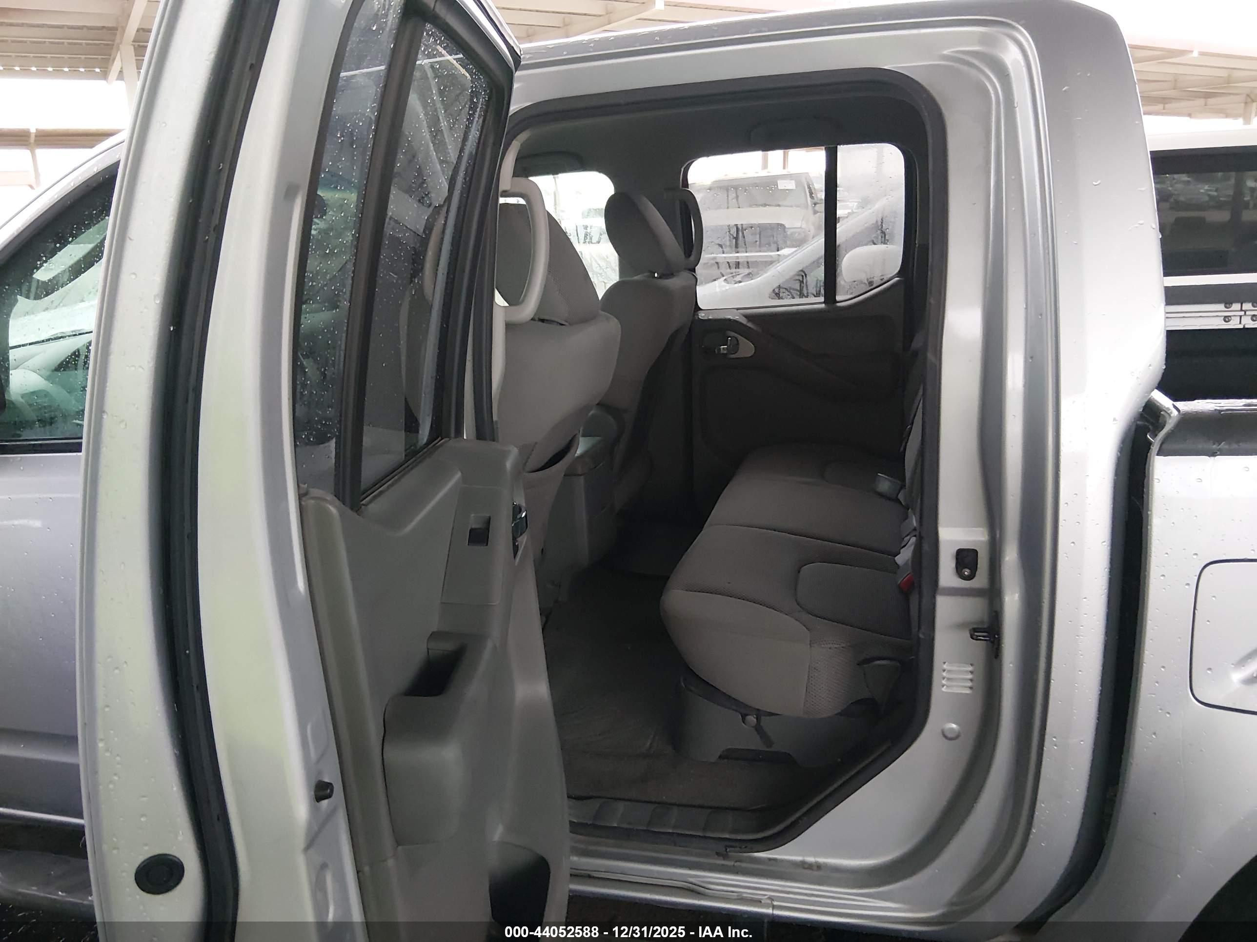 NISSAN FRONTIER image 8