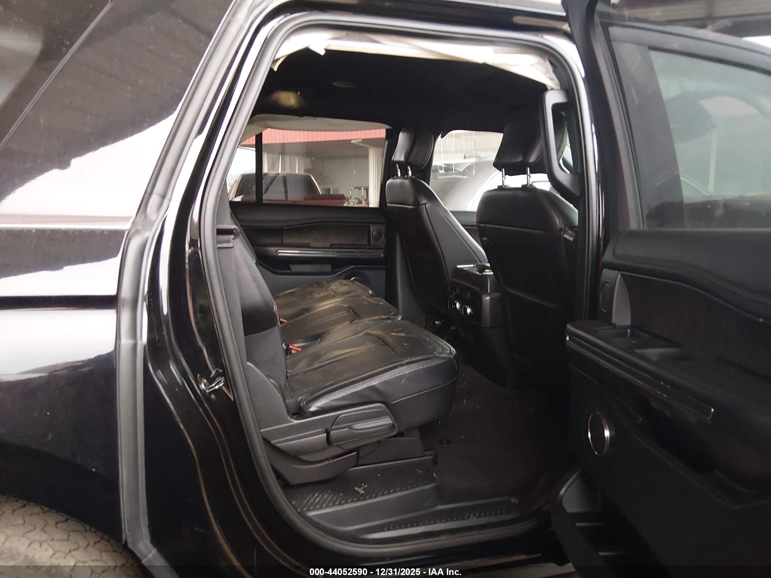 FORD EXPEDITION image 8