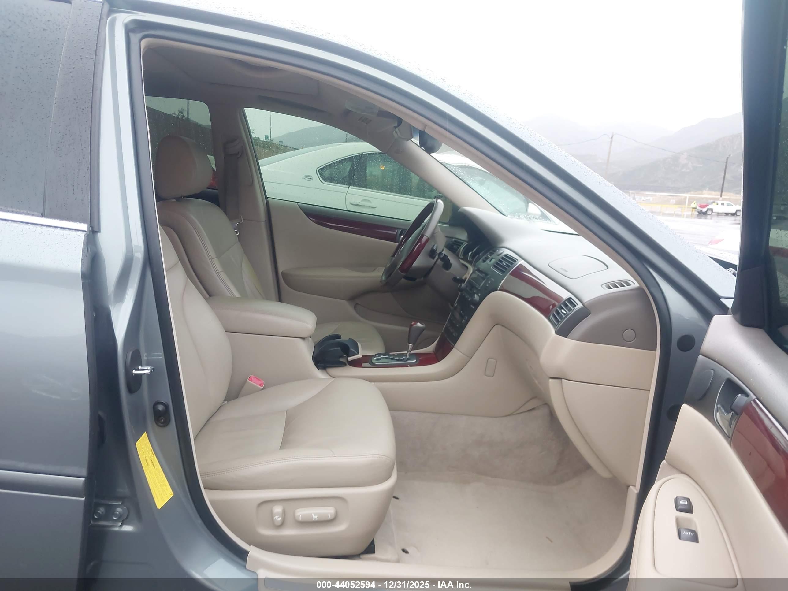 LEXUS ES image 5