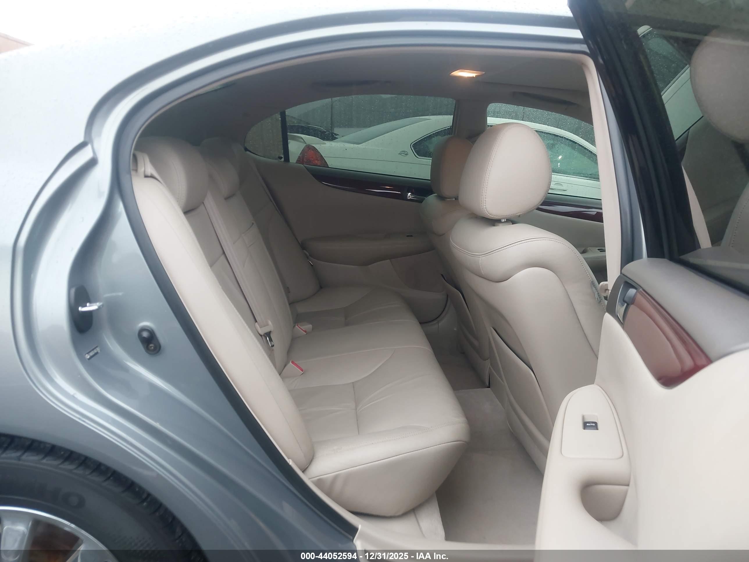 LEXUS ES image 8
