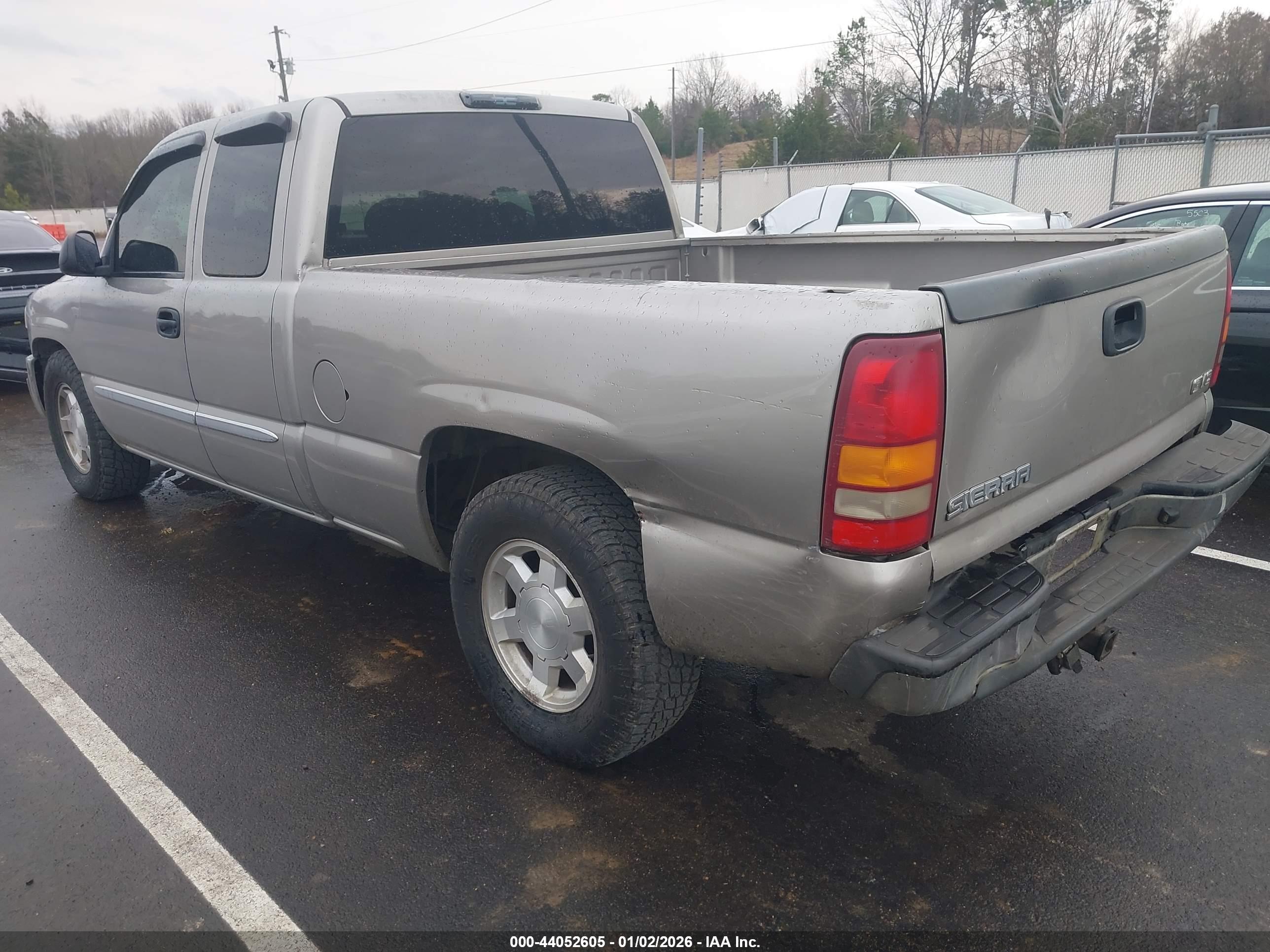 GMC SIERRA image 3