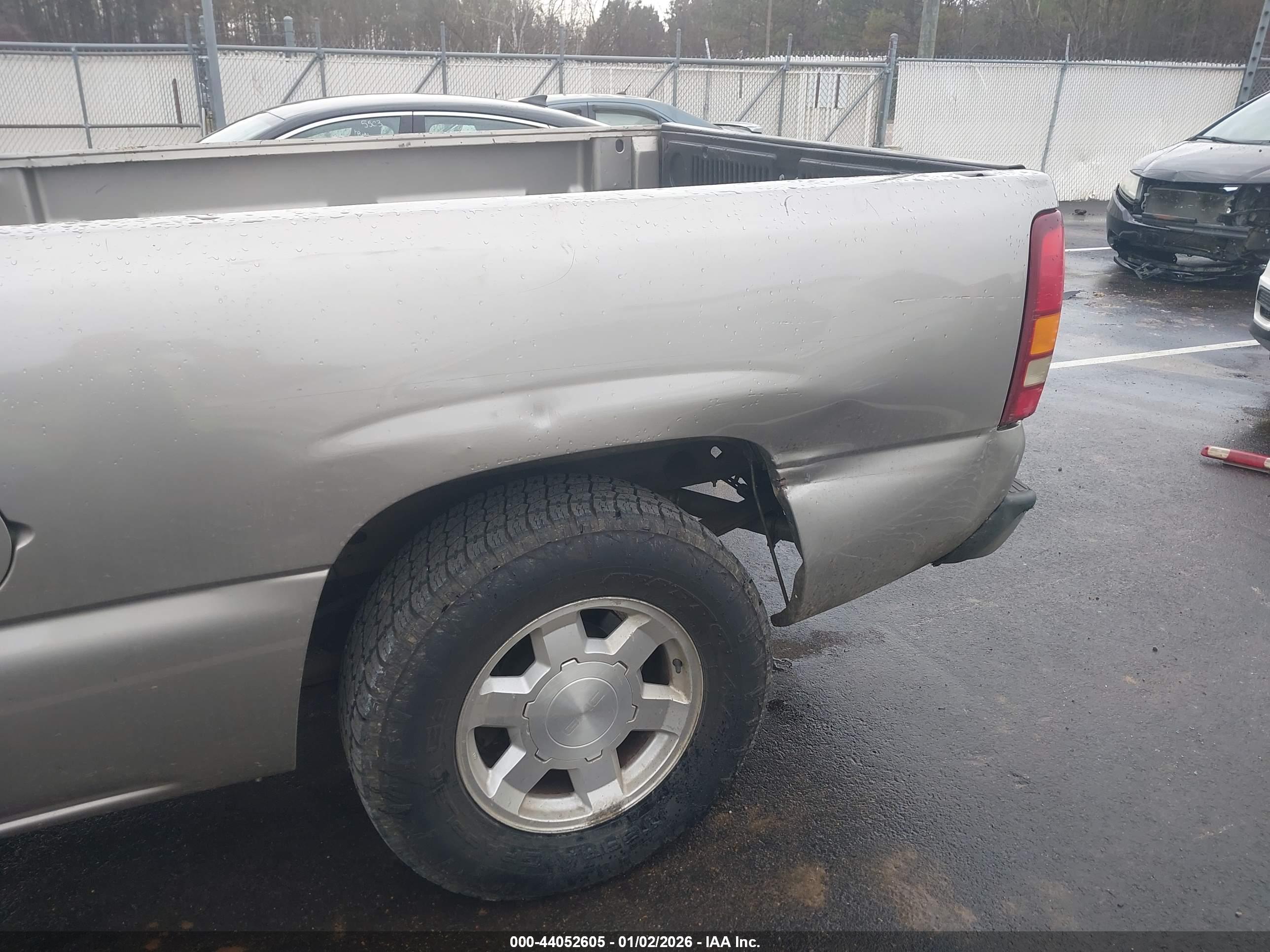 GMC SIERRA image 6