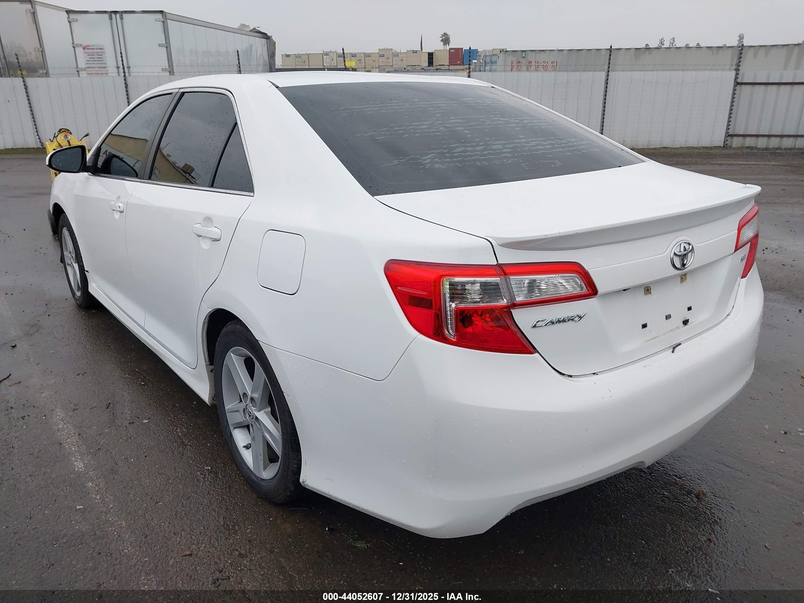 TOYOTA CAMRY image 3