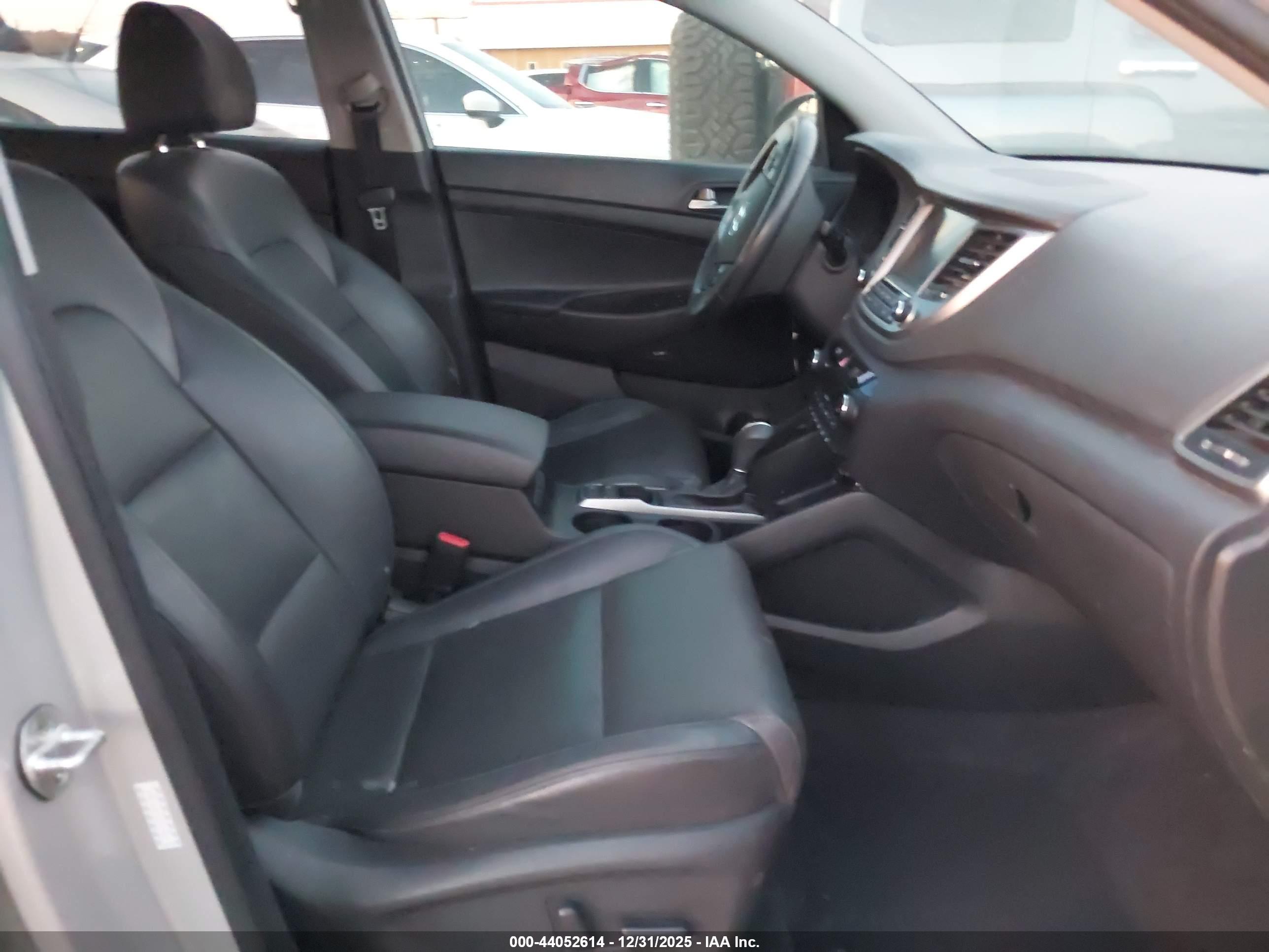 HYUNDAI TUCSON image 5