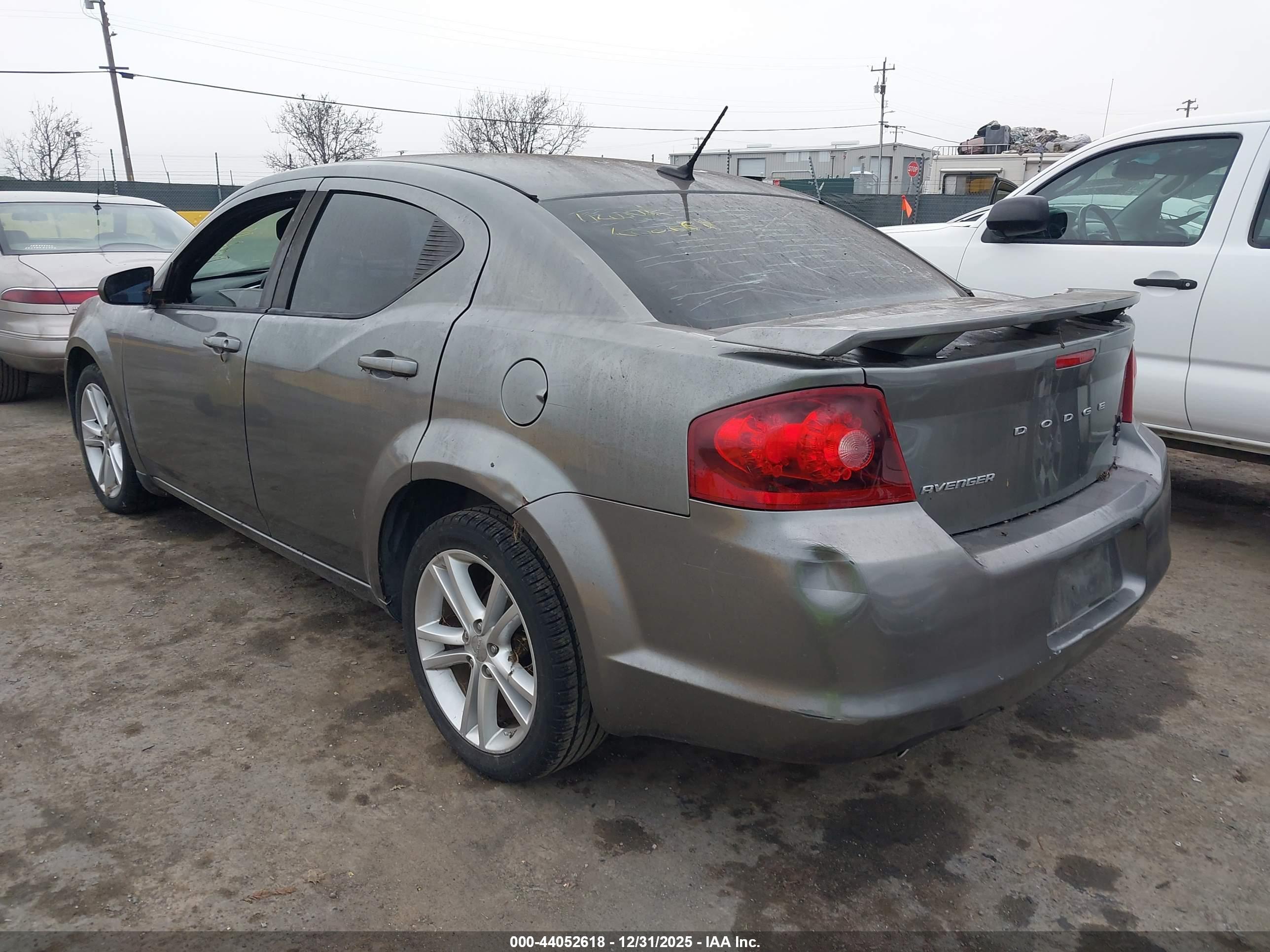 DODGE AVENGER image 3