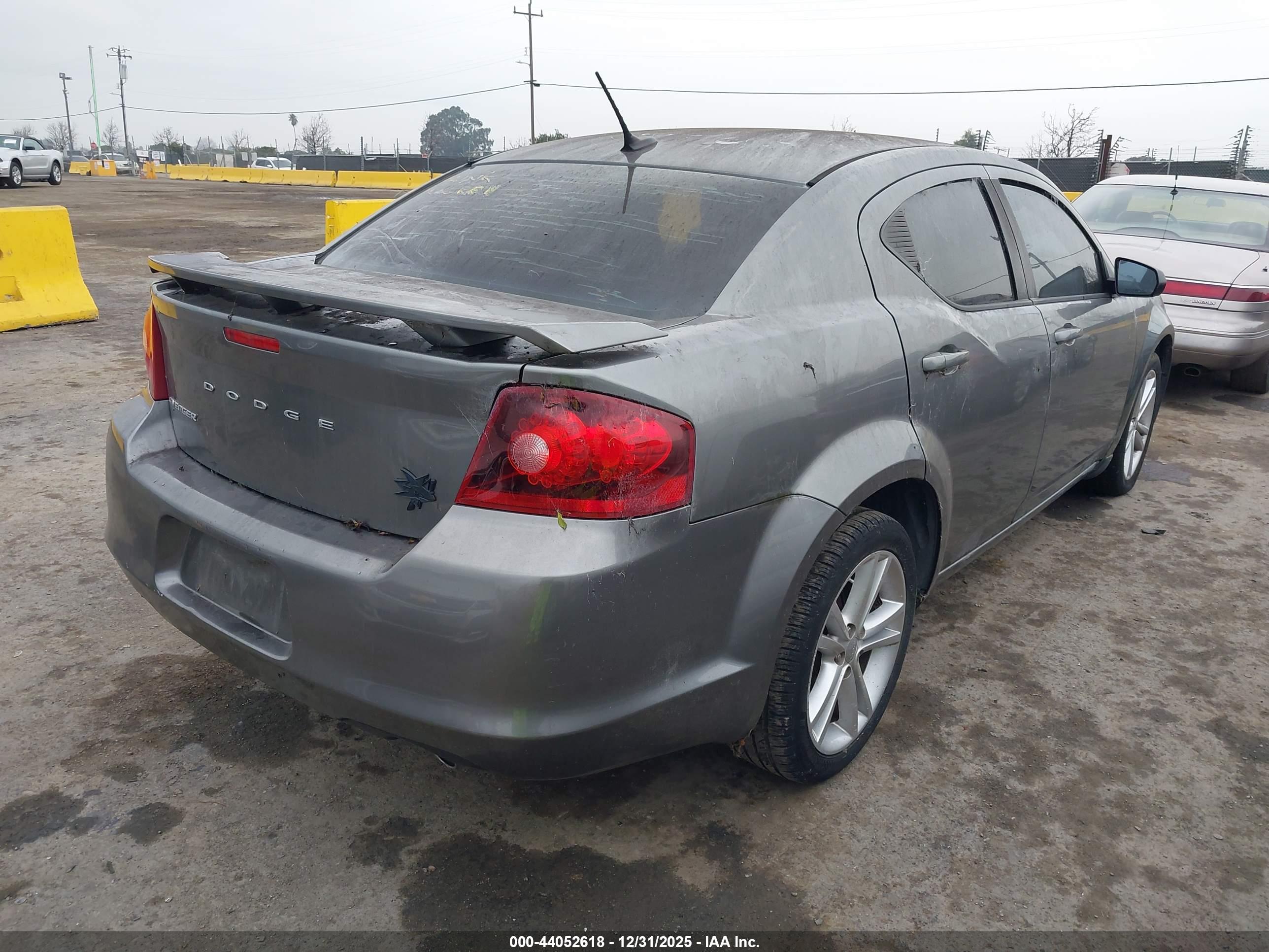 DODGE AVENGER image 4