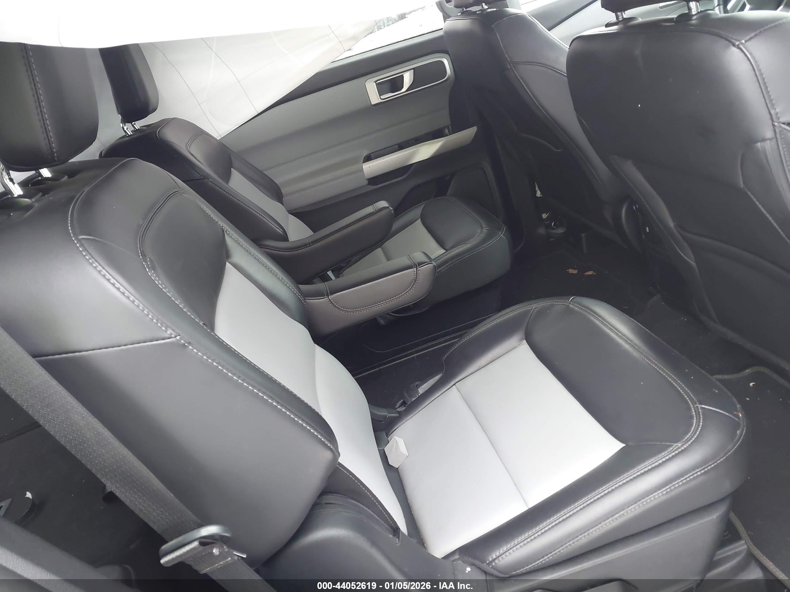 FORD EXPLORER image 8