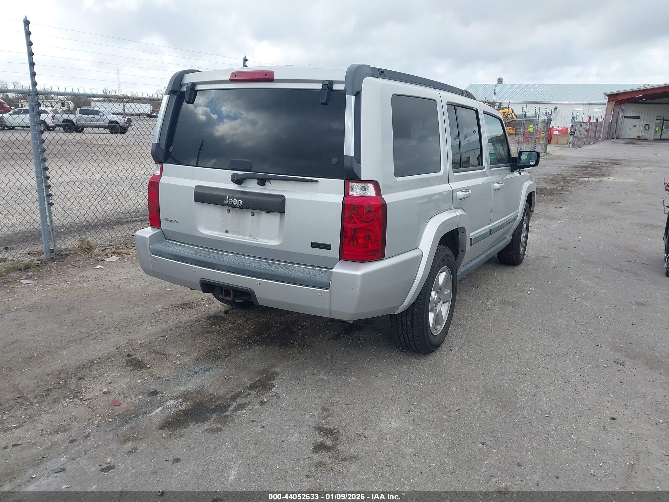 JEEP COMMANDER image 4