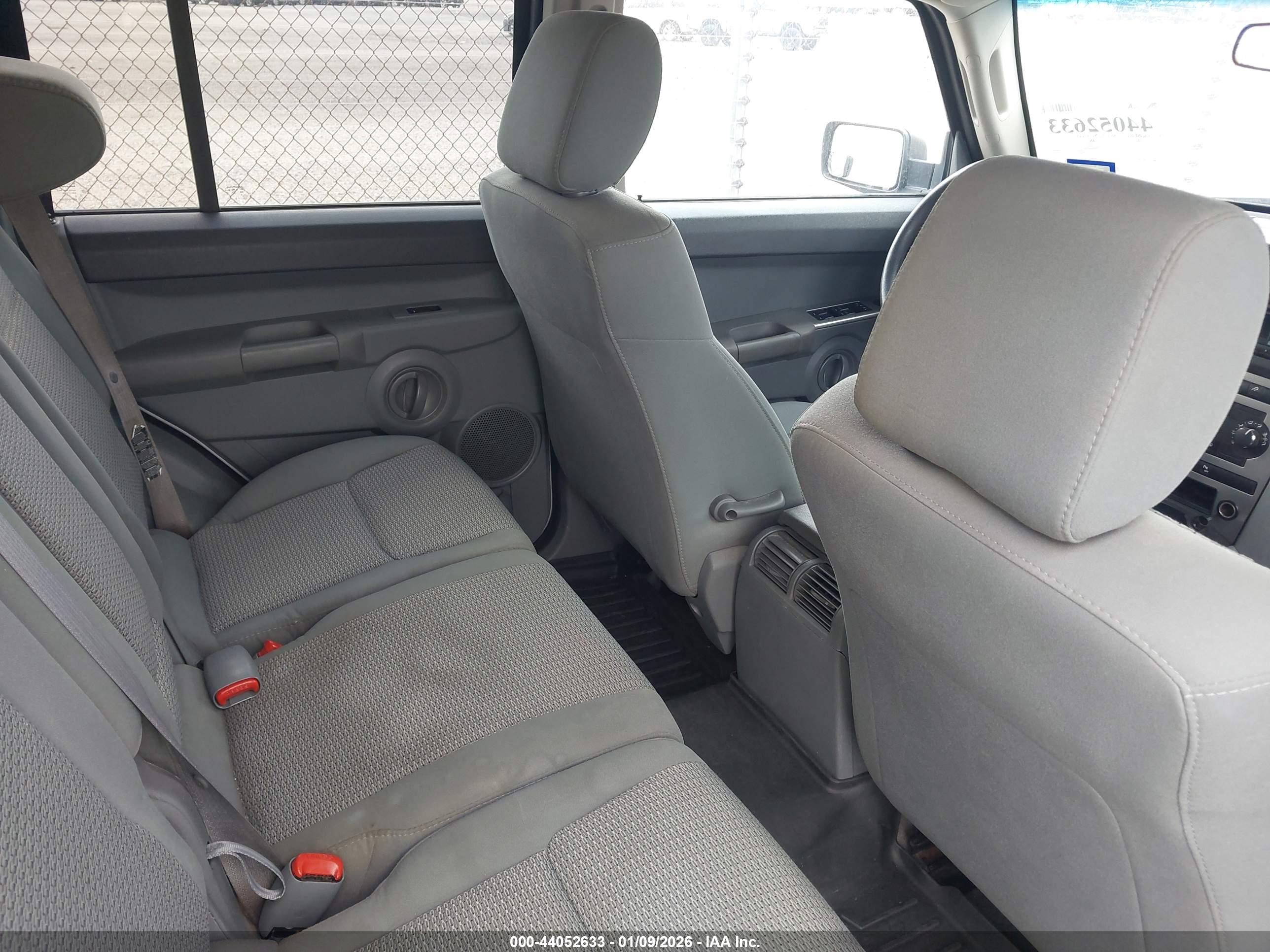 JEEP COMMANDER image 8