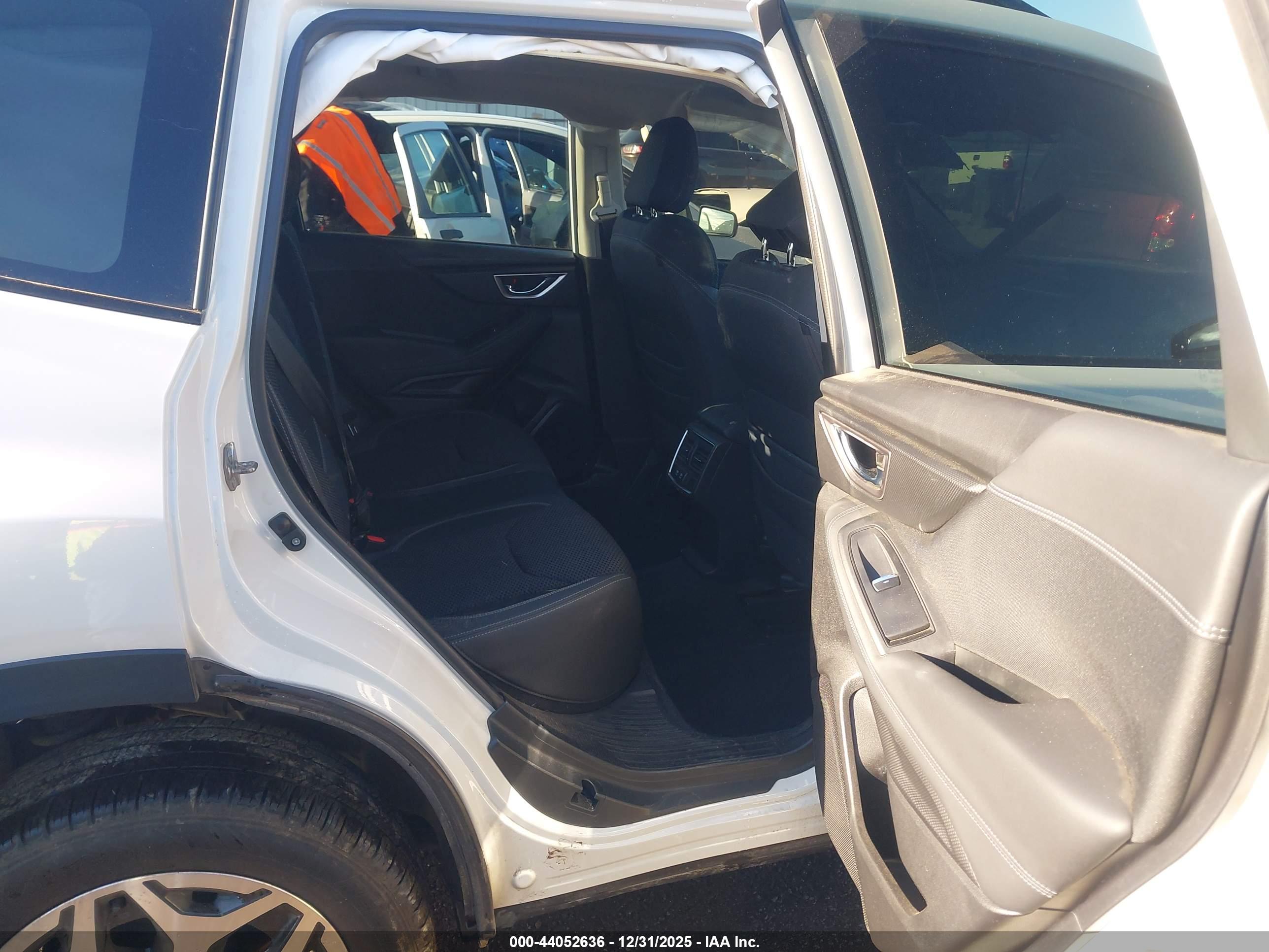 SUBARU FORESTER image 8
