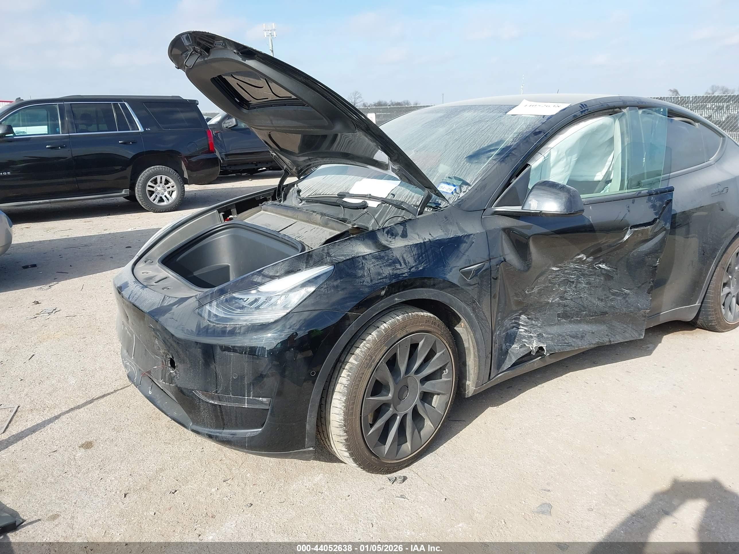 TESLA MODEL image 2