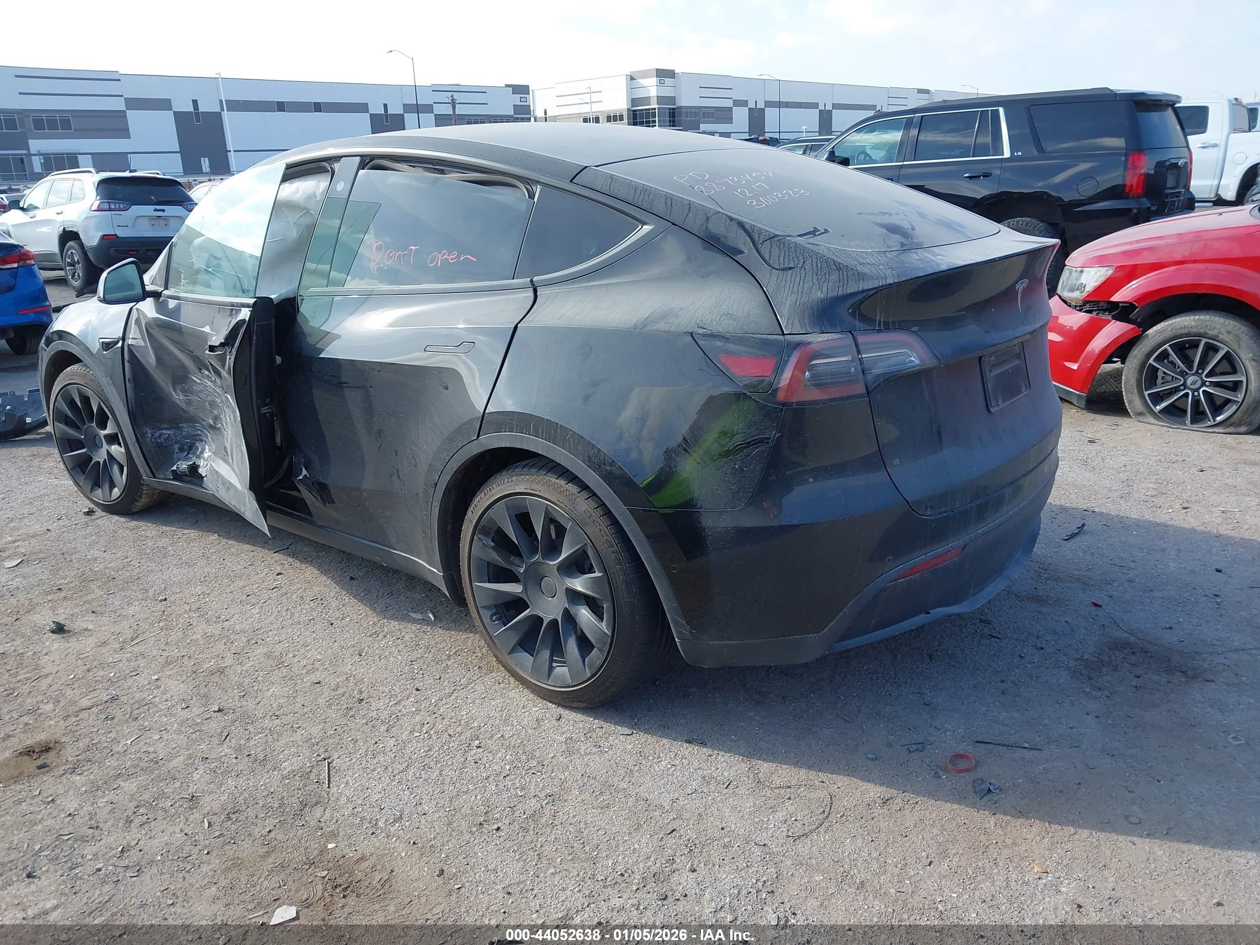 TESLA MODEL image 3