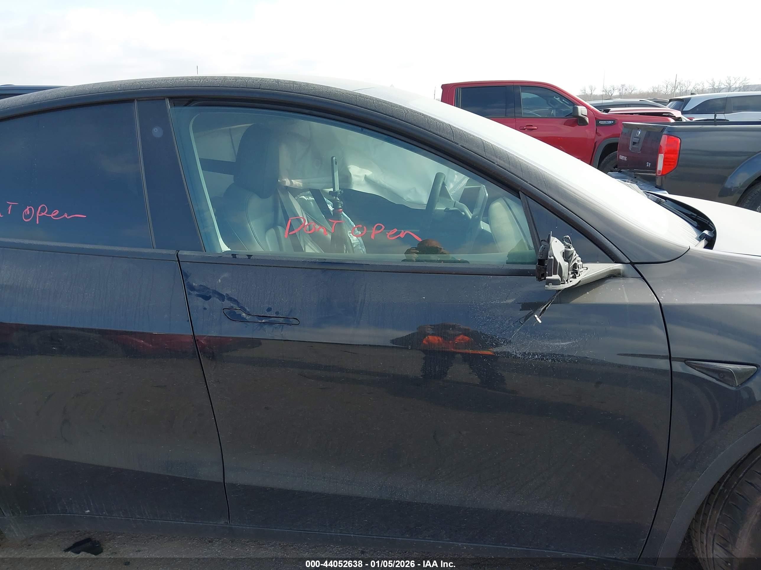 TESLA MODEL image 5