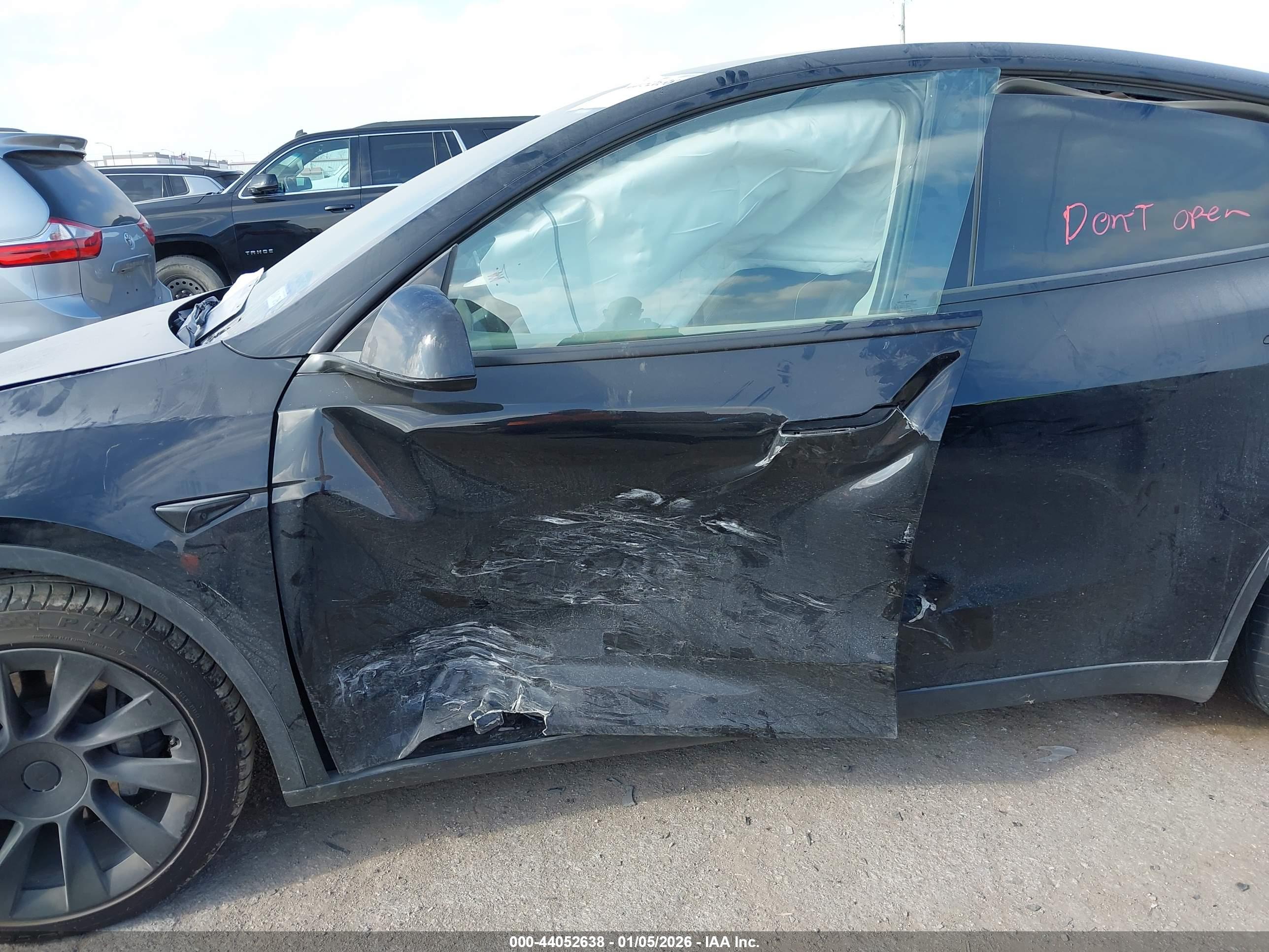 TESLA MODEL image 6