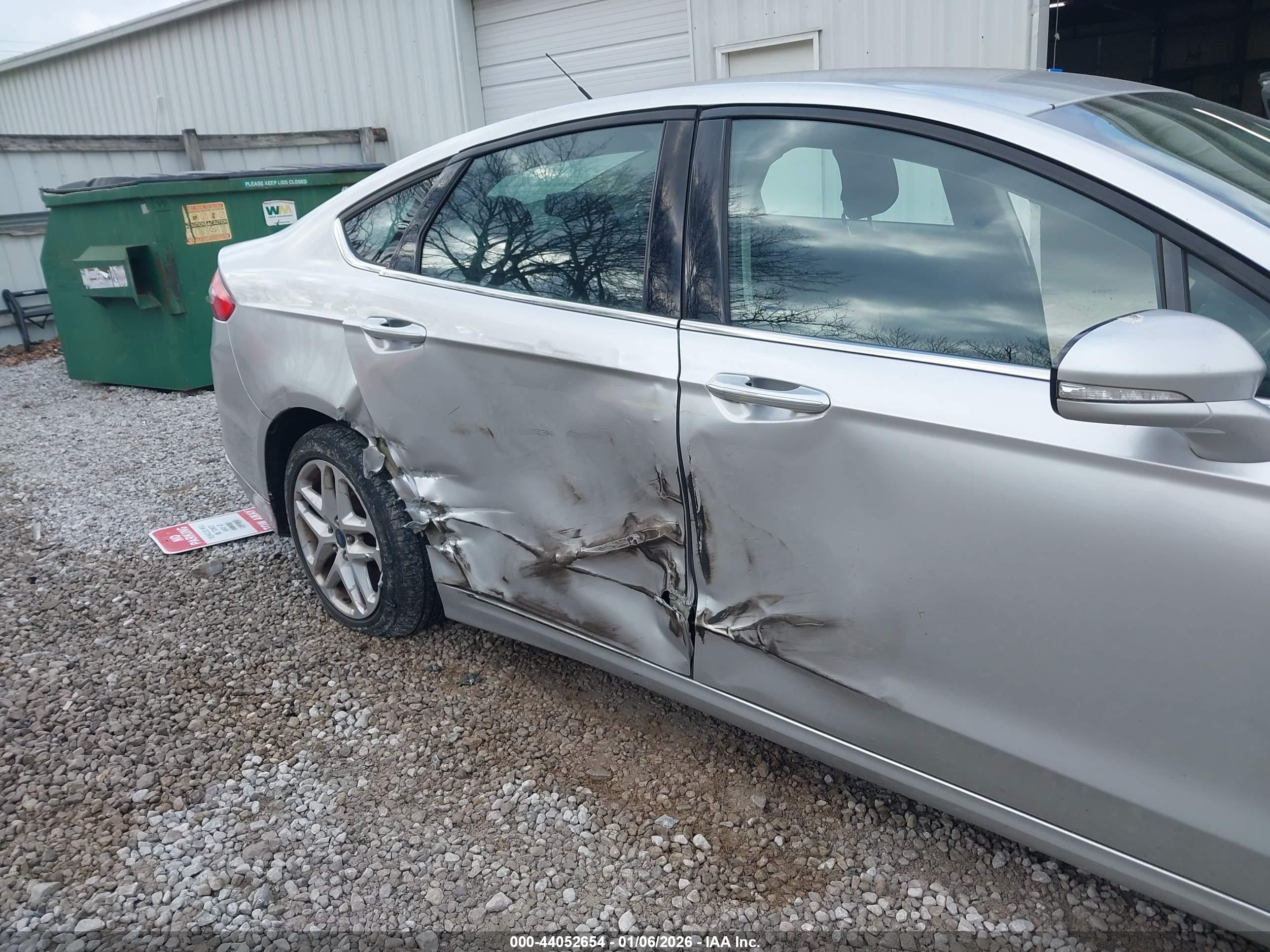 FORD FUSION image 6