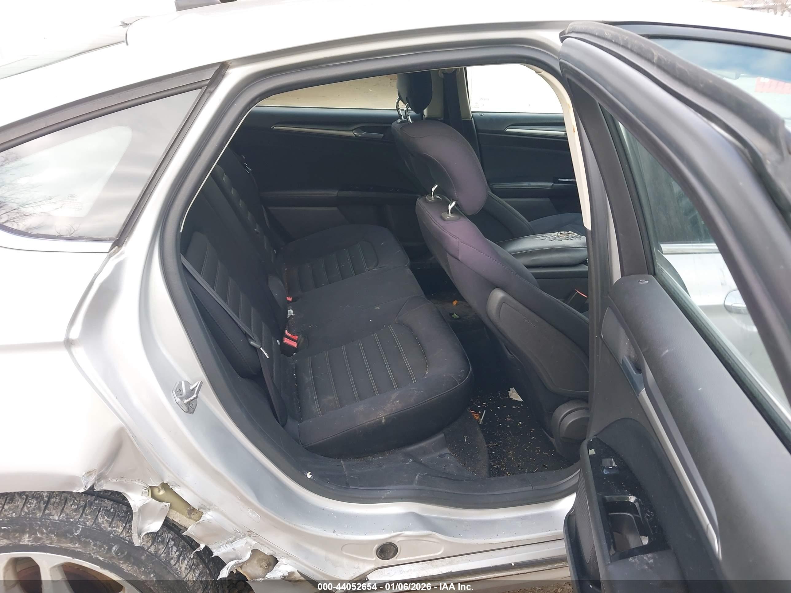 FORD FUSION image 8