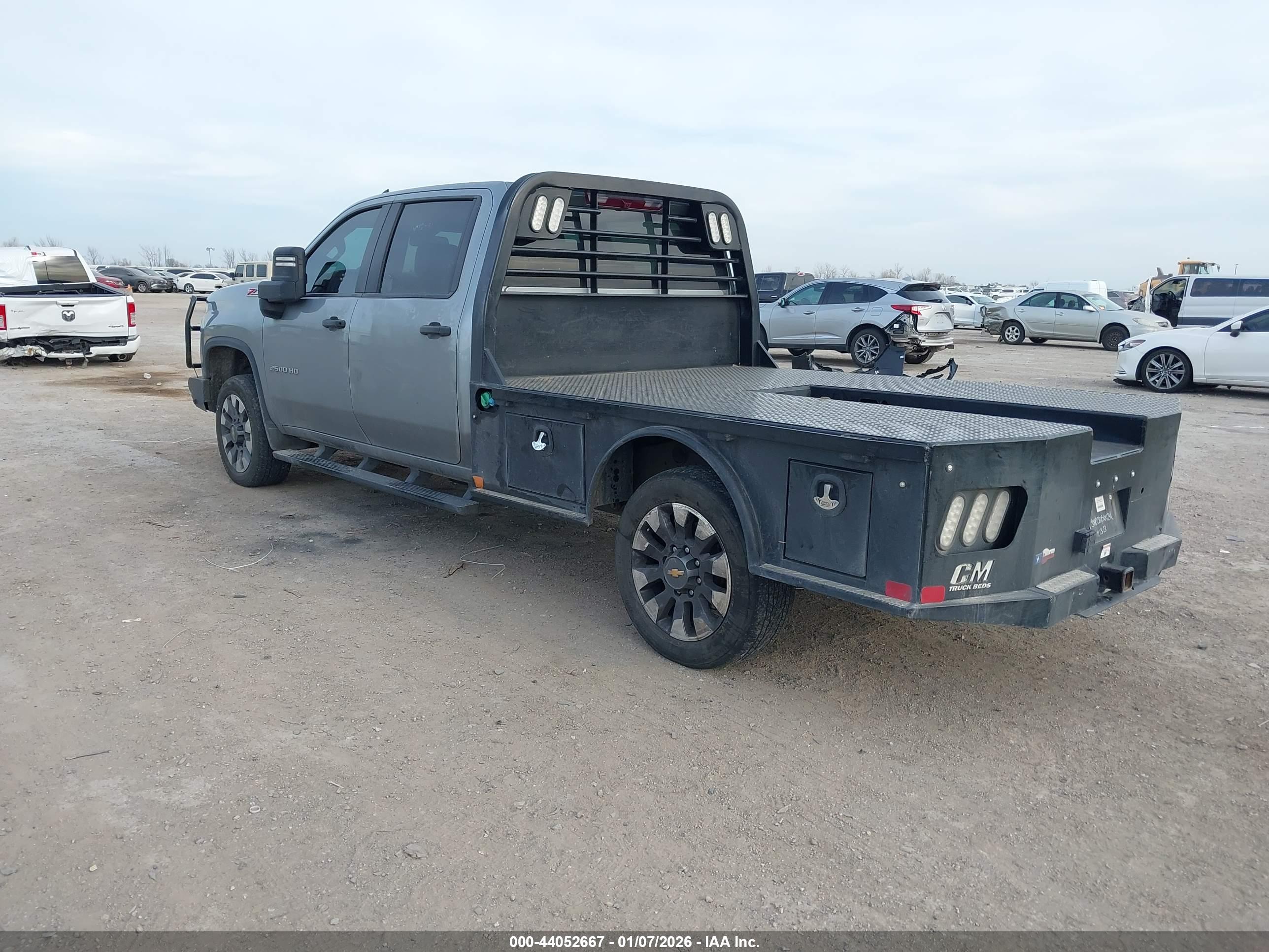 CHEVROLET SILVERADO image 3
