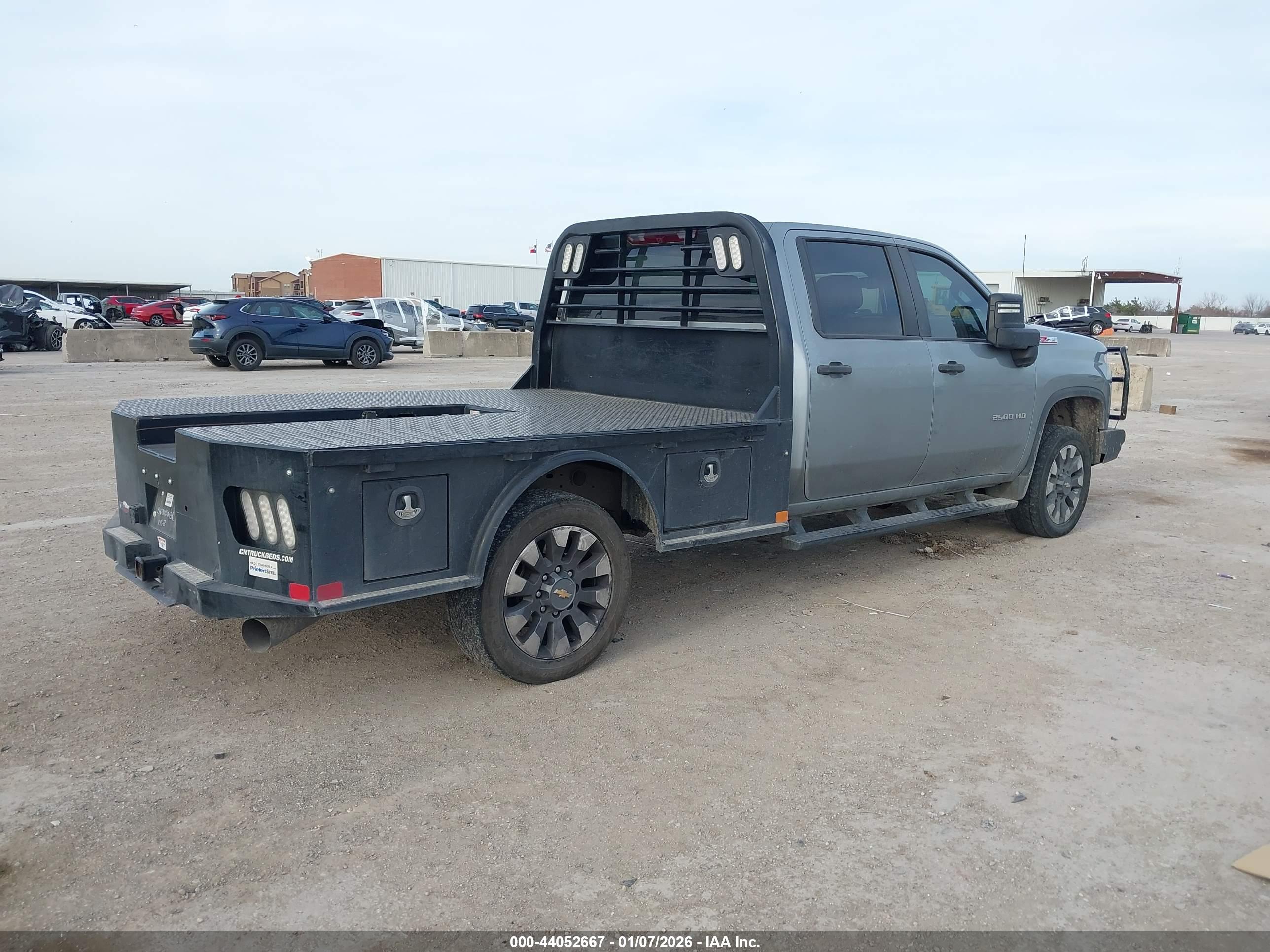 CHEVROLET SILVERADO image 4
