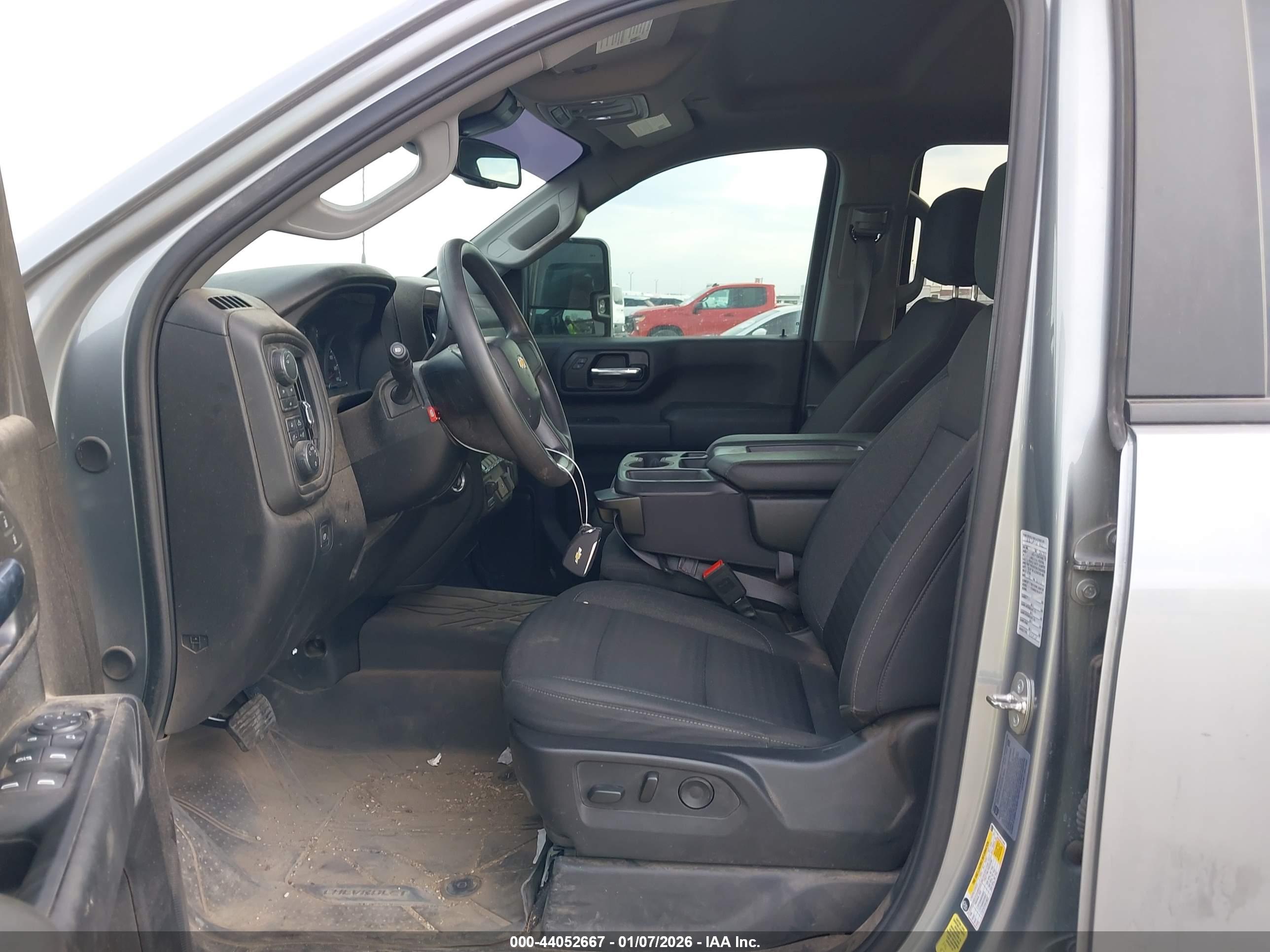 CHEVROLET SILVERADO image 7