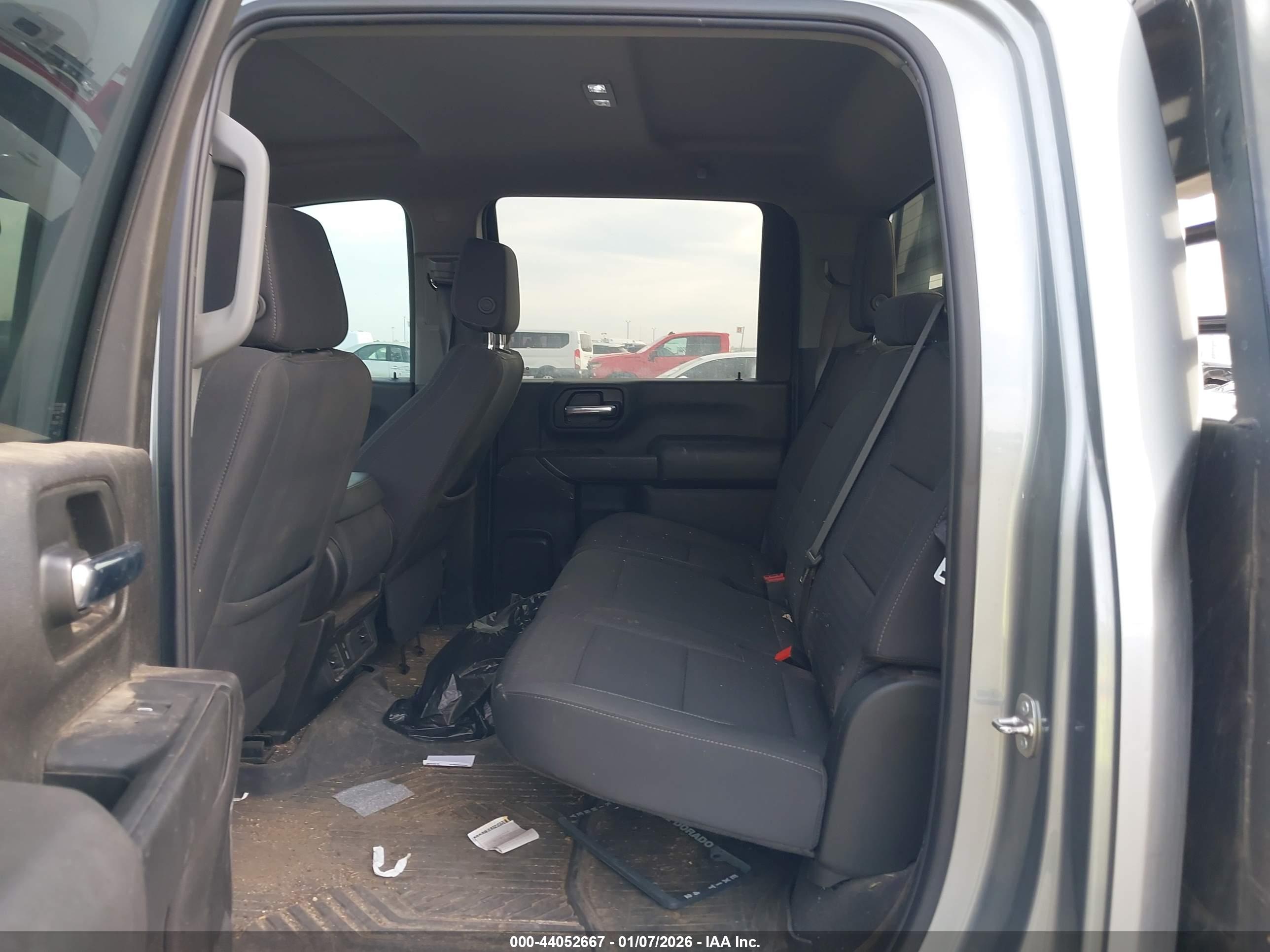 CHEVROLET SILVERADO image 8