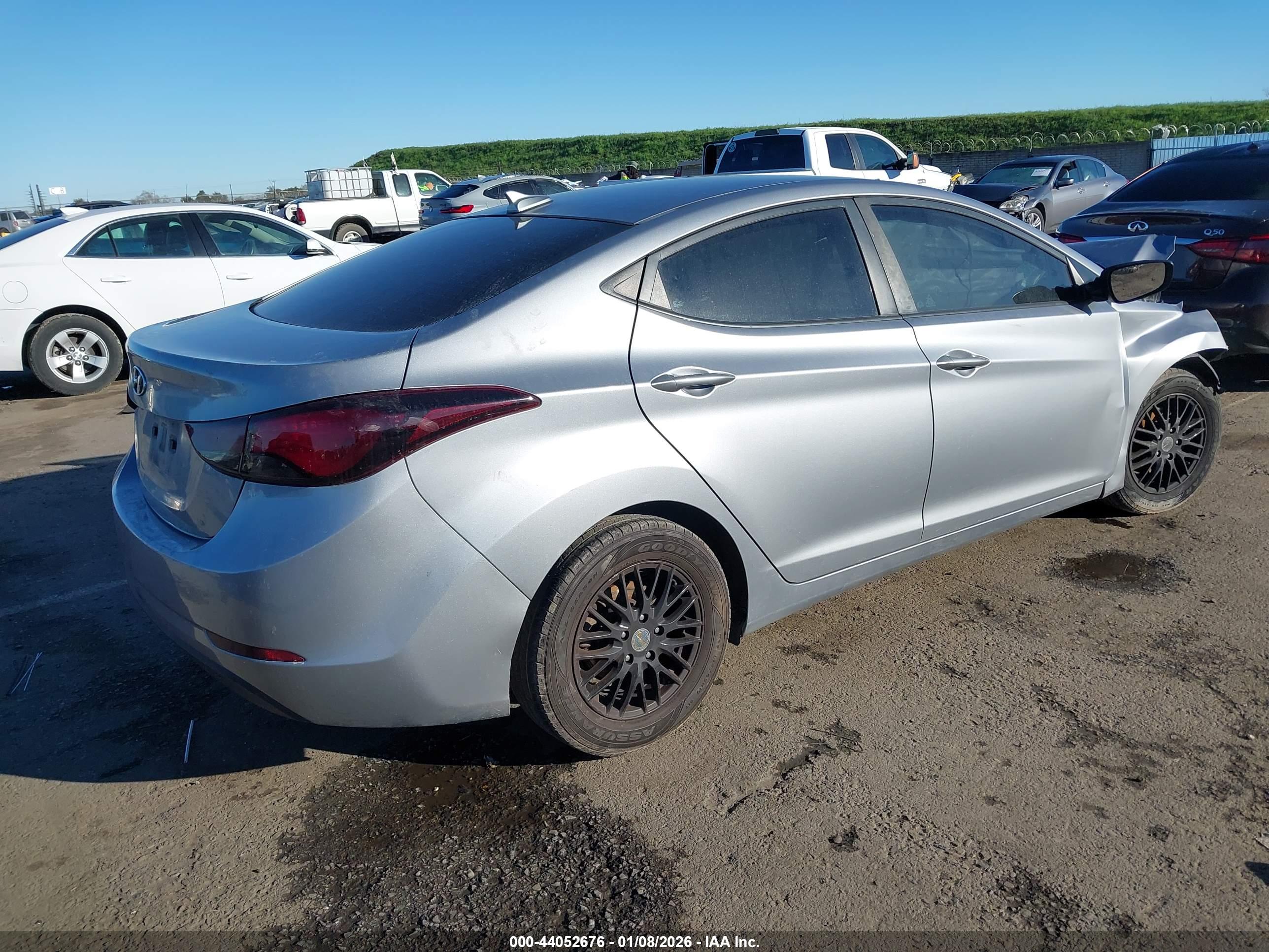 HYUNDAI ELANTRA image 4