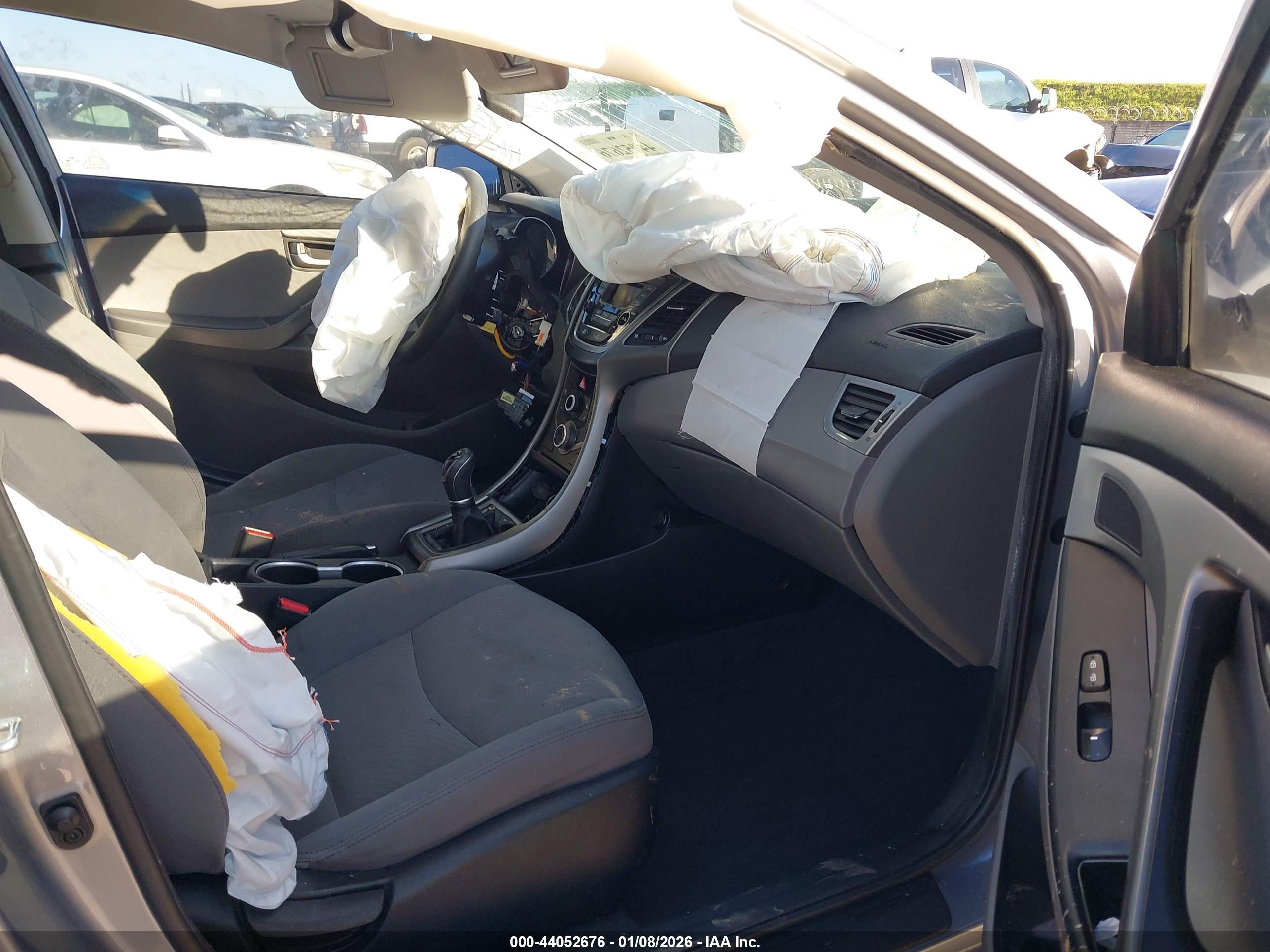 HYUNDAI ELANTRA image 5