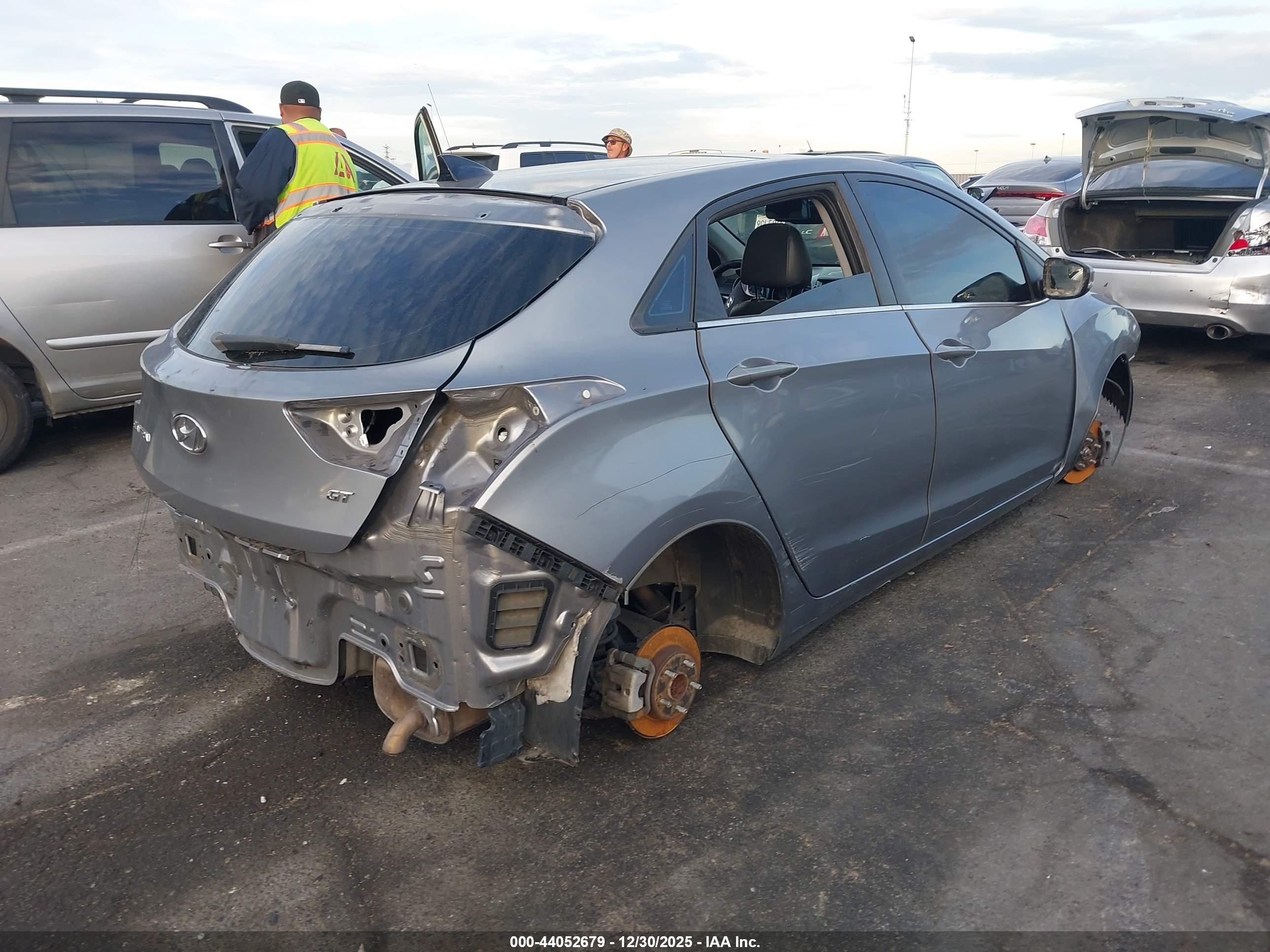 HYUNDAI ELANTRA image 4