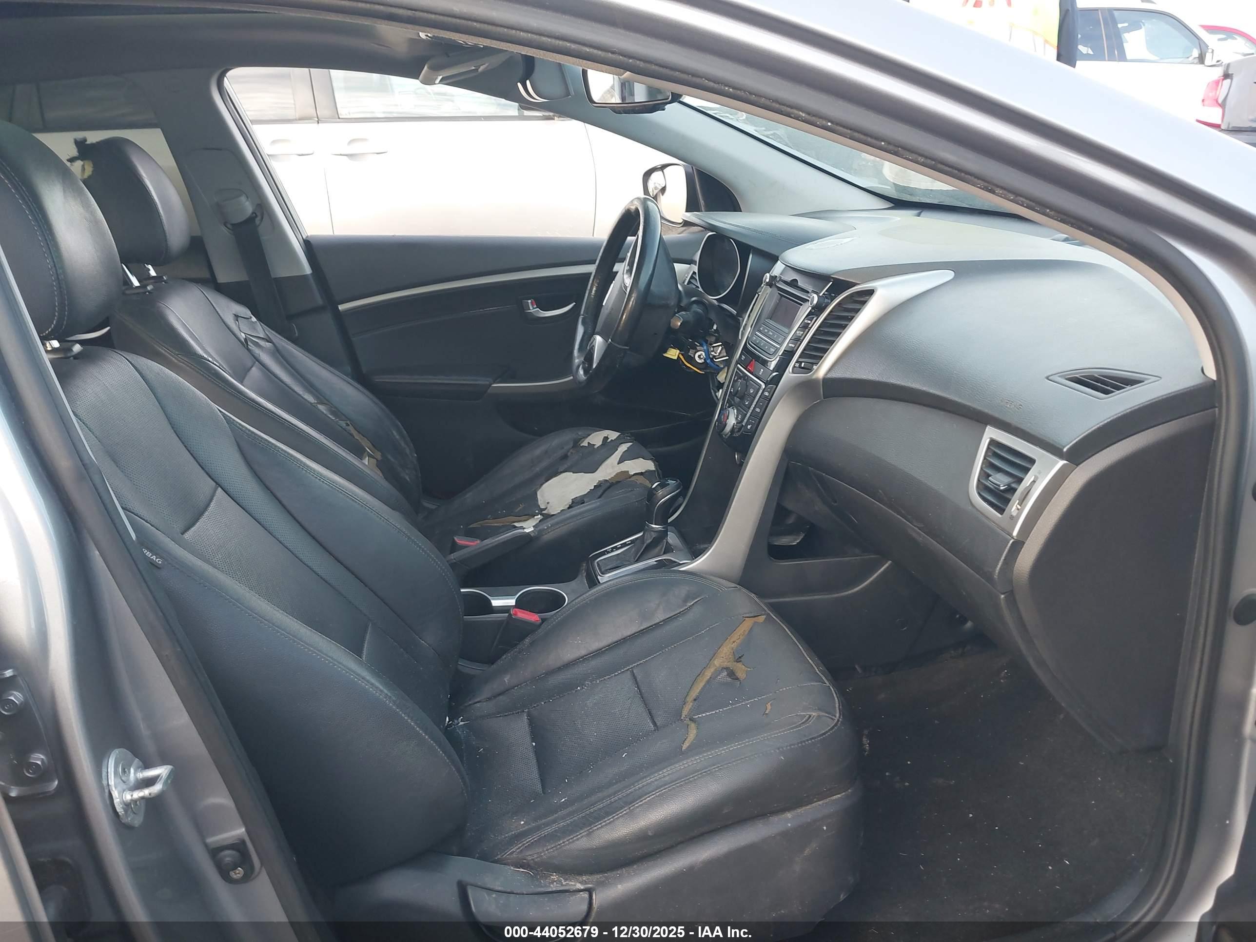 HYUNDAI ELANTRA image 5