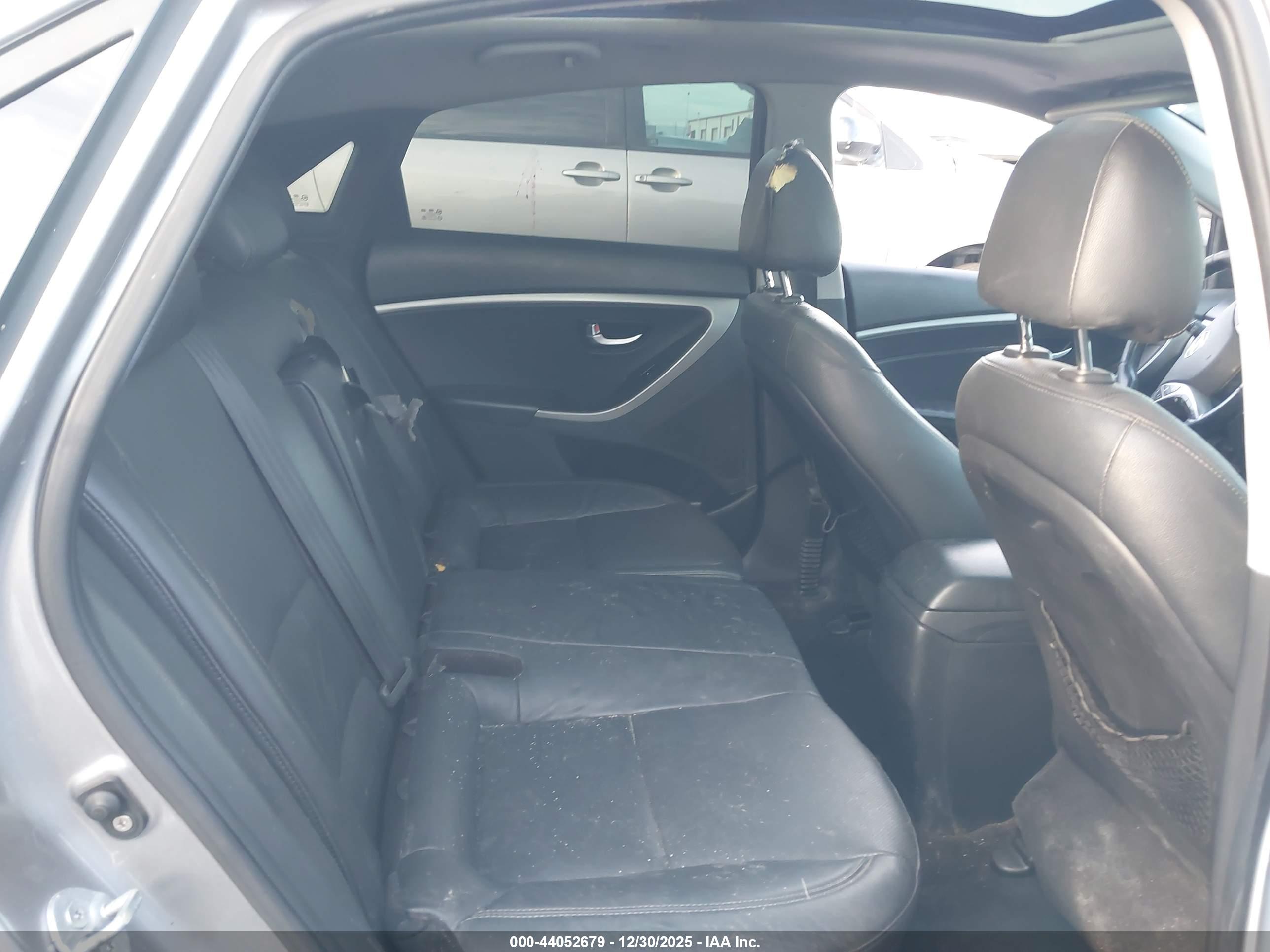 HYUNDAI ELANTRA image 8