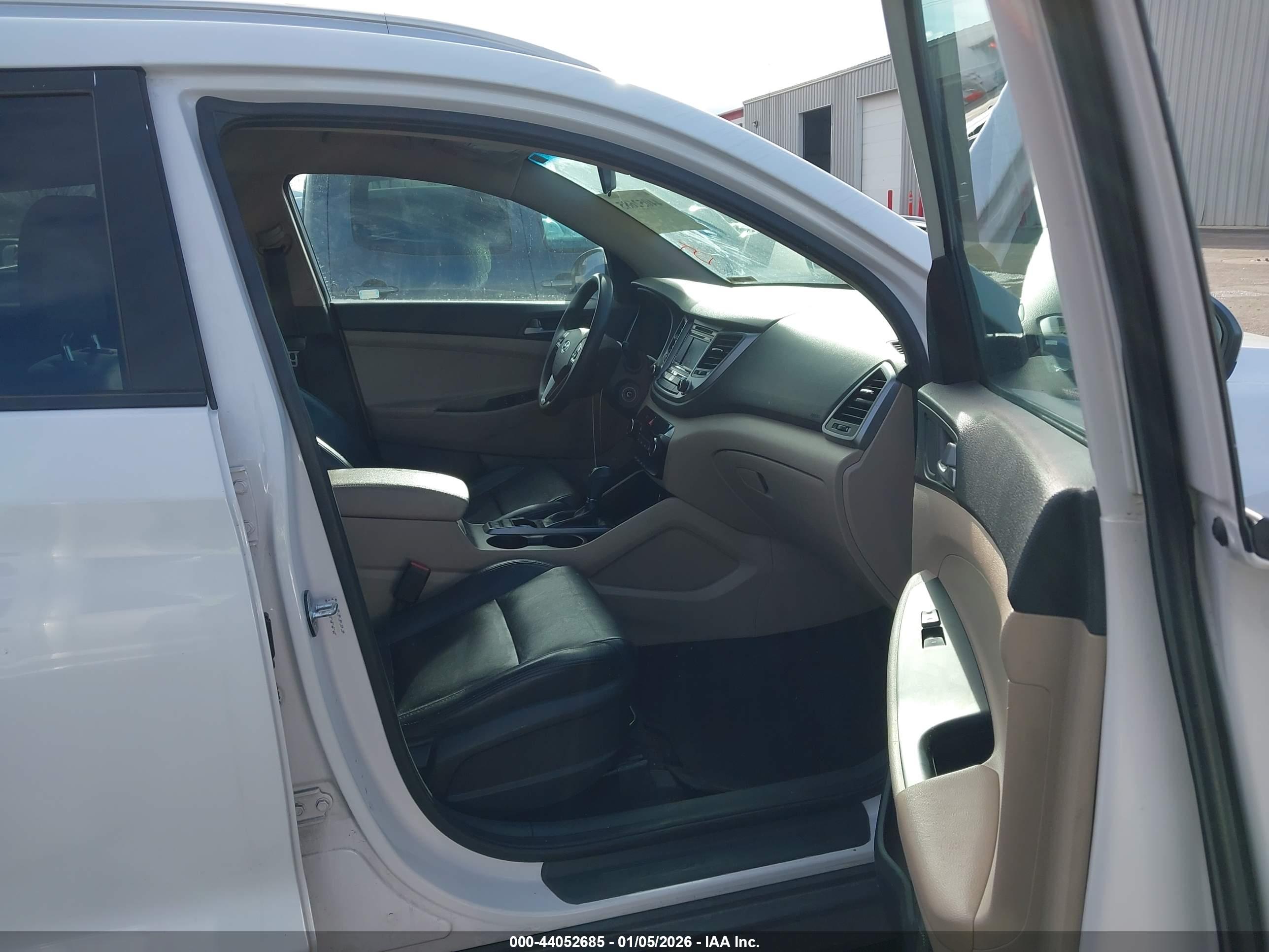 HYUNDAI TUCSON image 5