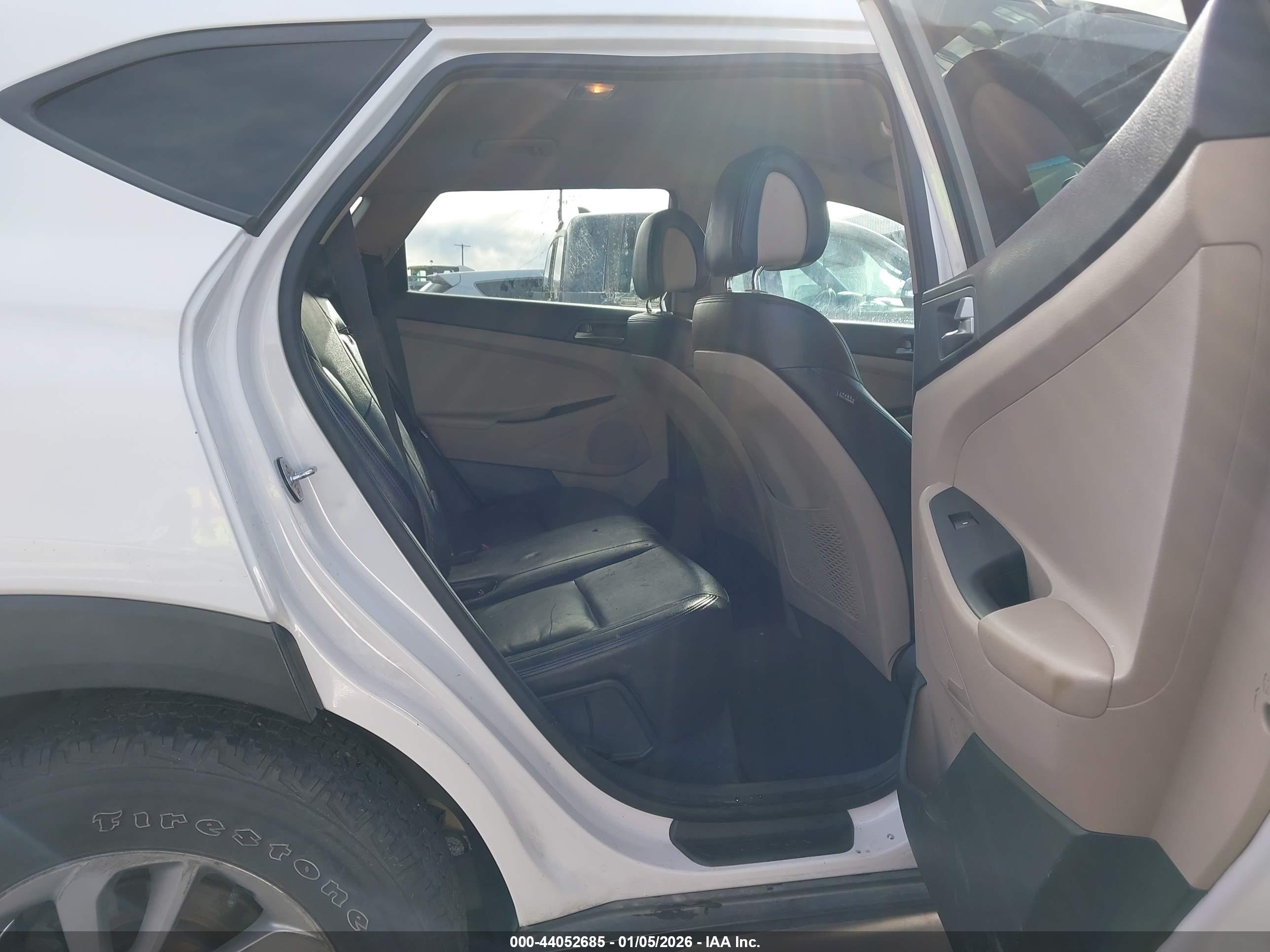 HYUNDAI TUCSON image 8