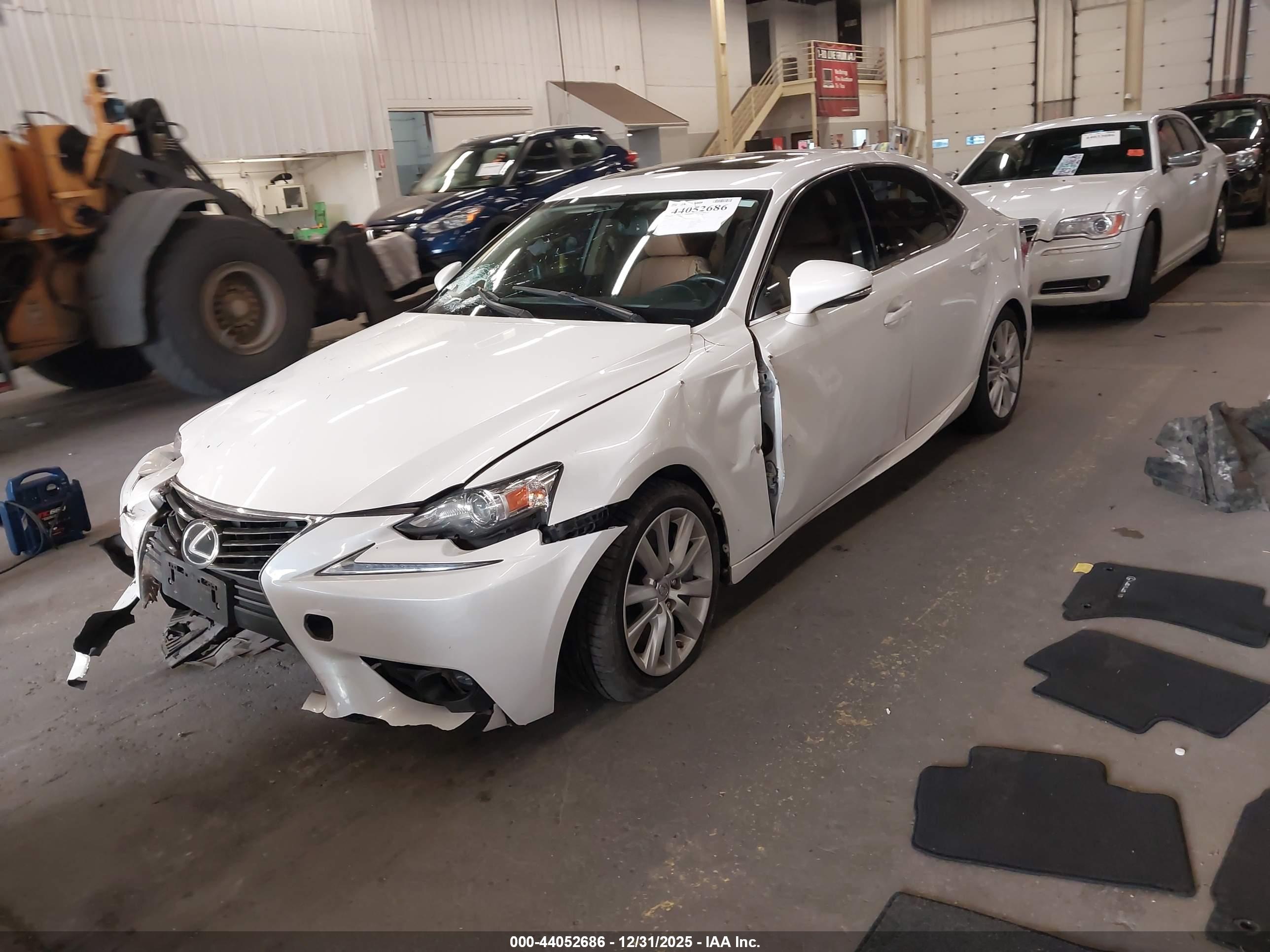 LEXUS IS image 2