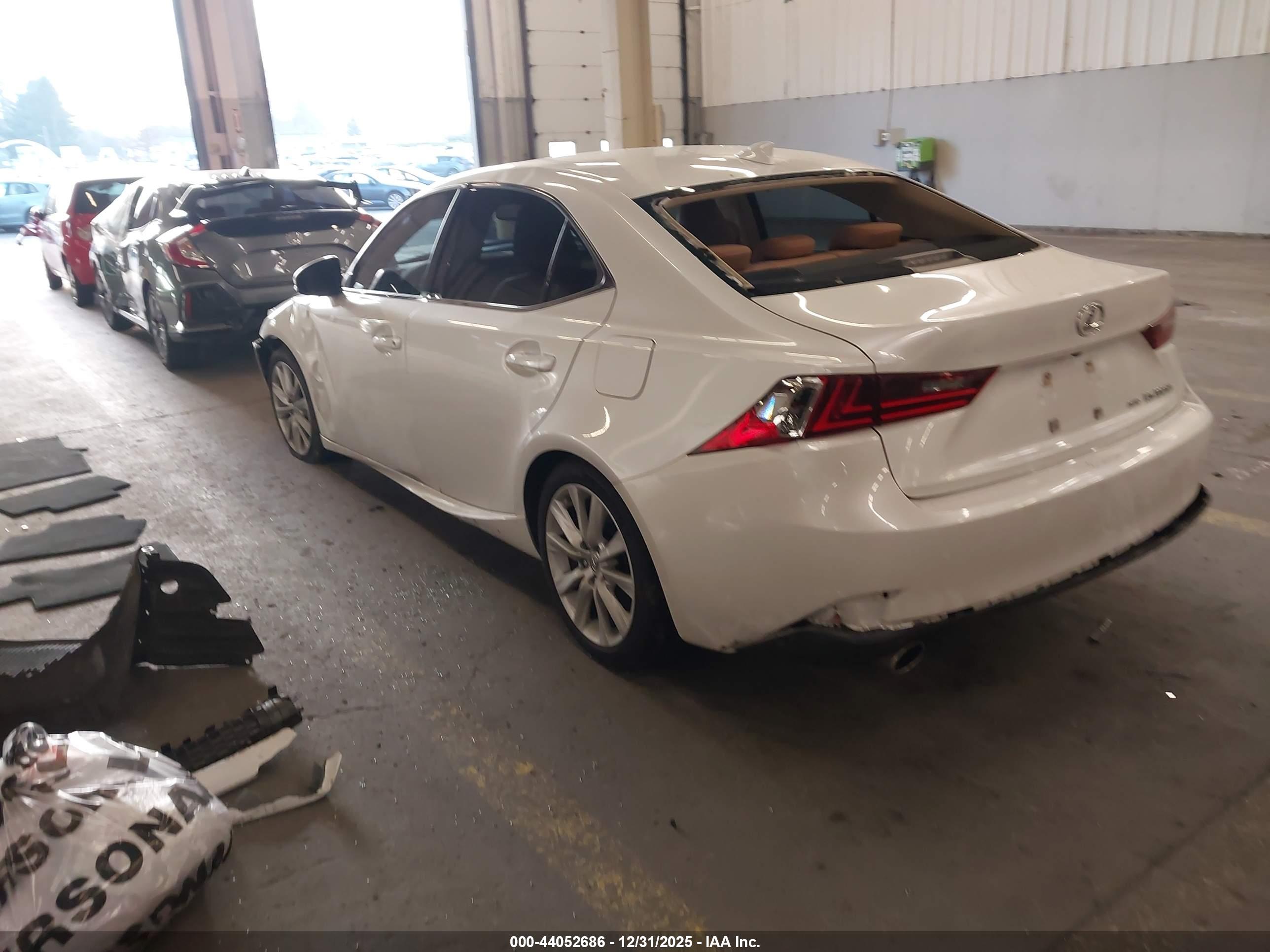 LEXUS IS image 3