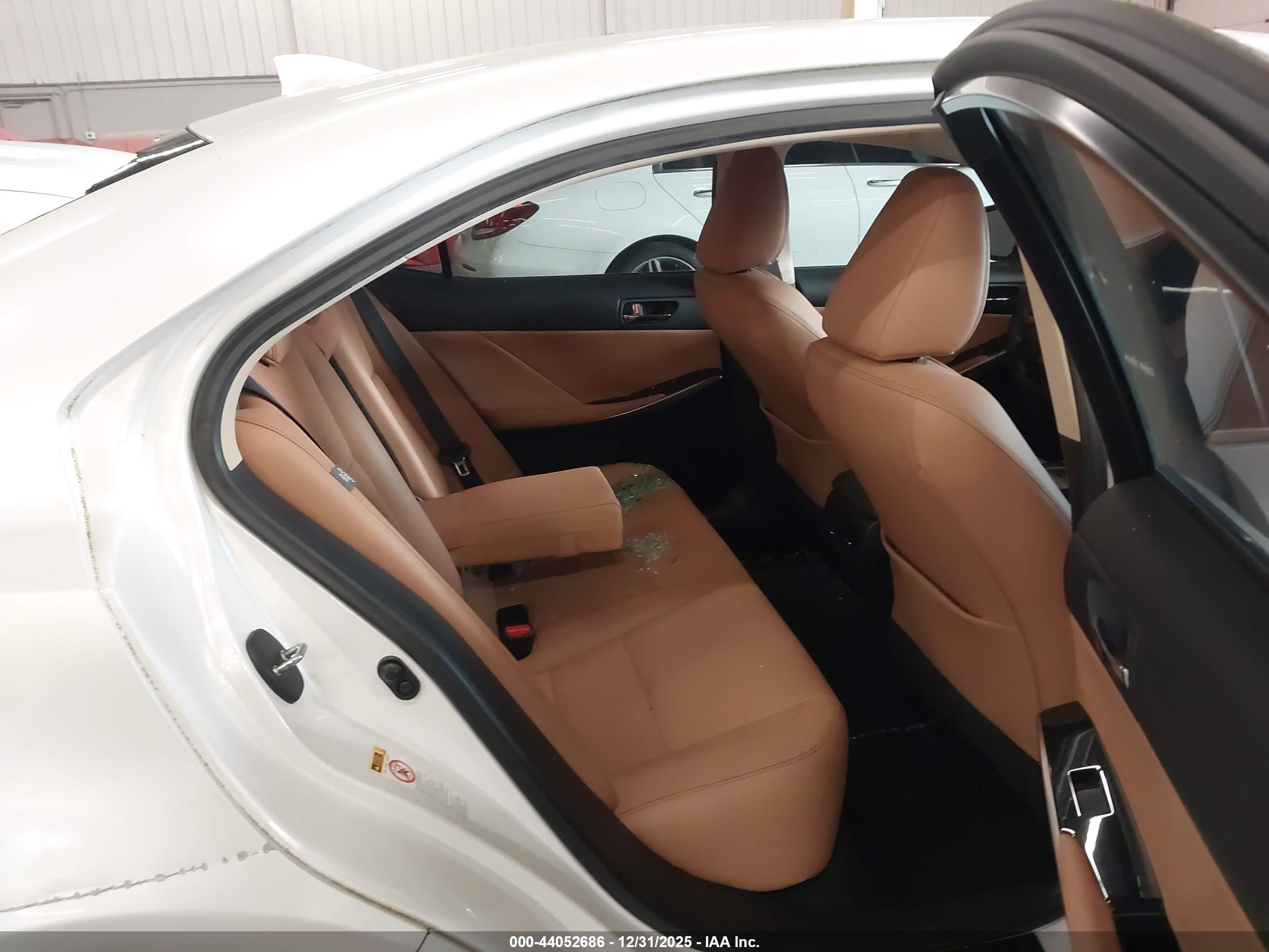 LEXUS IS image 8