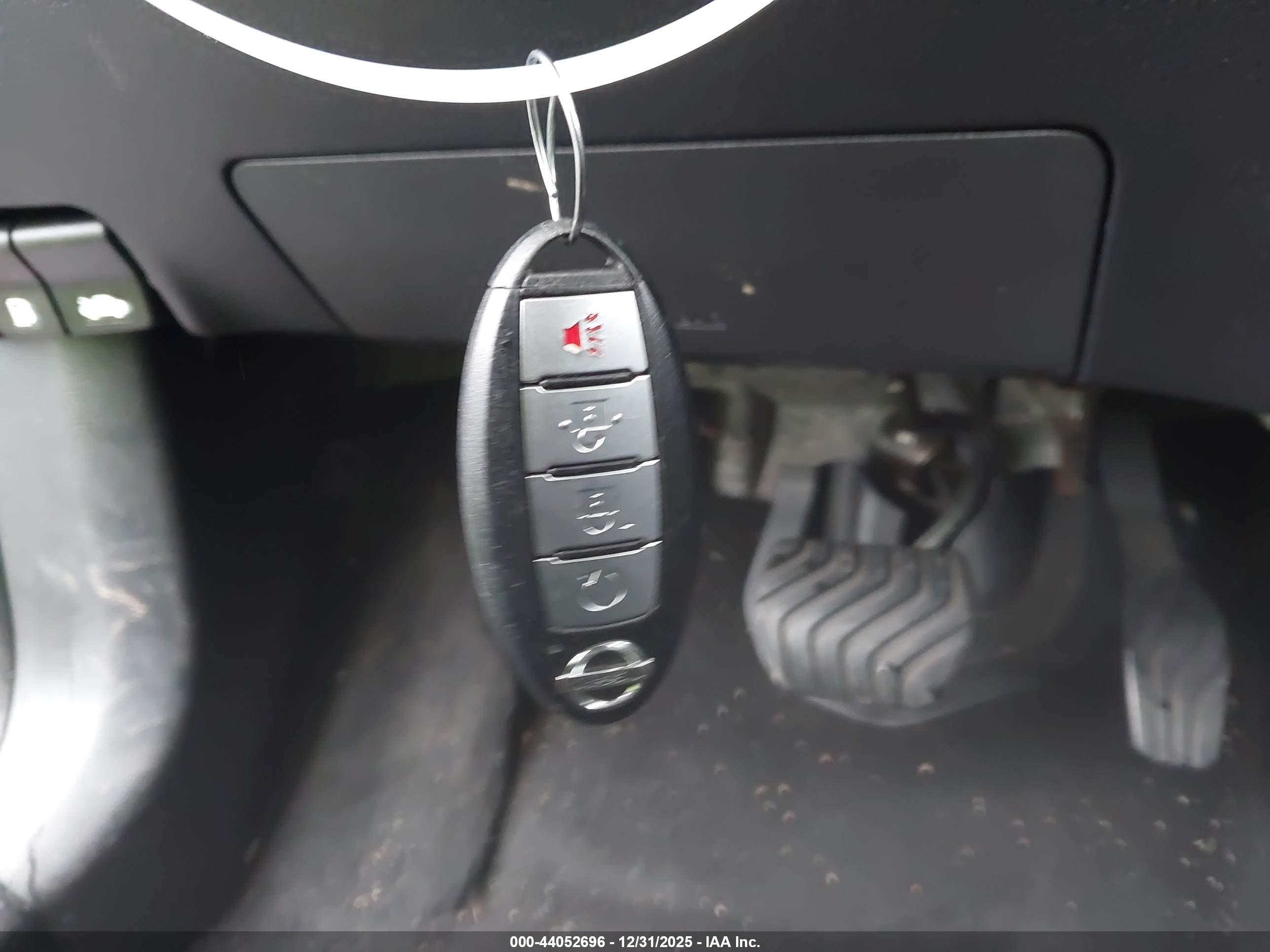 NISSAN ROGUE image 11