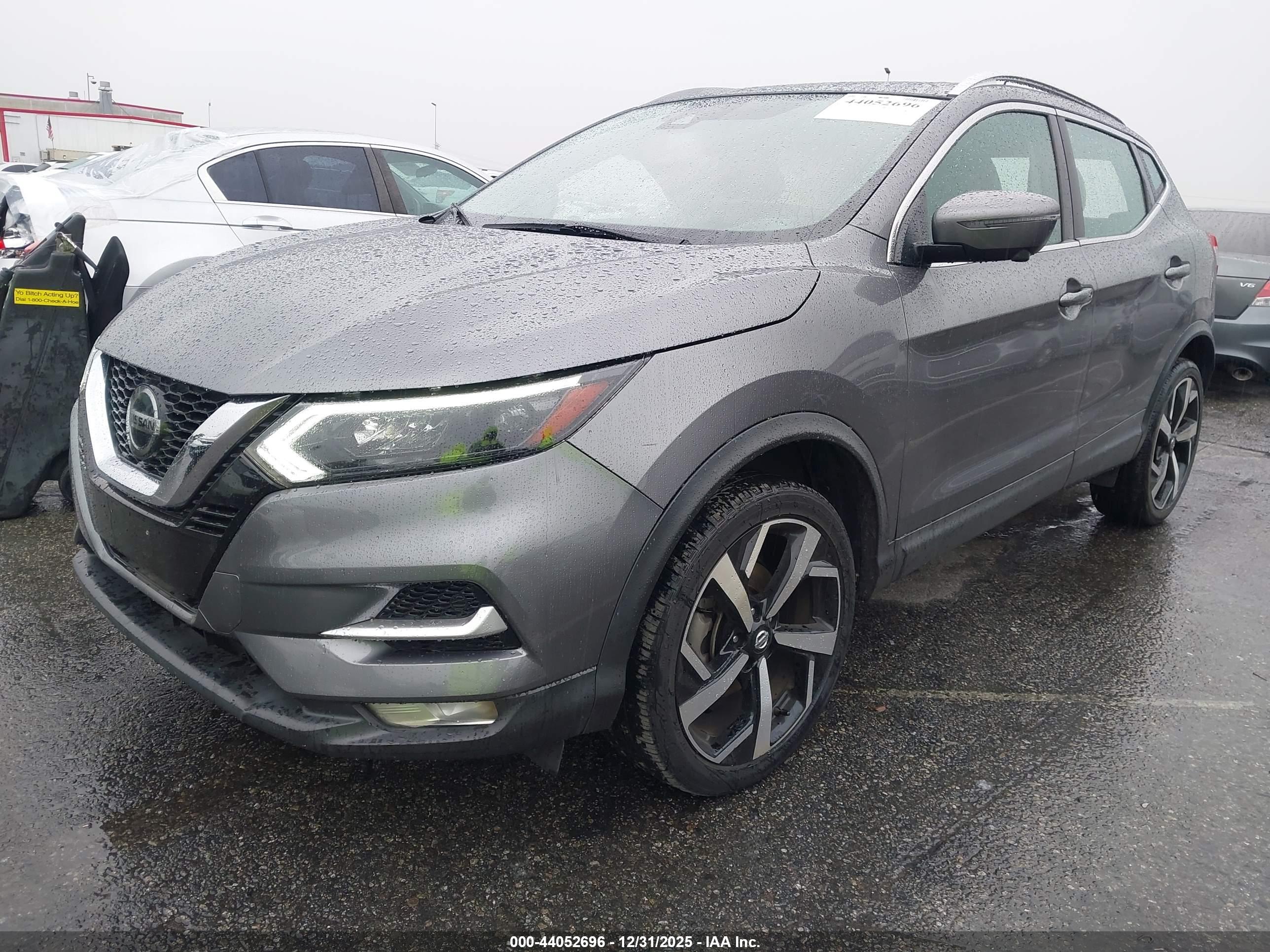 NISSAN ROGUE image 2