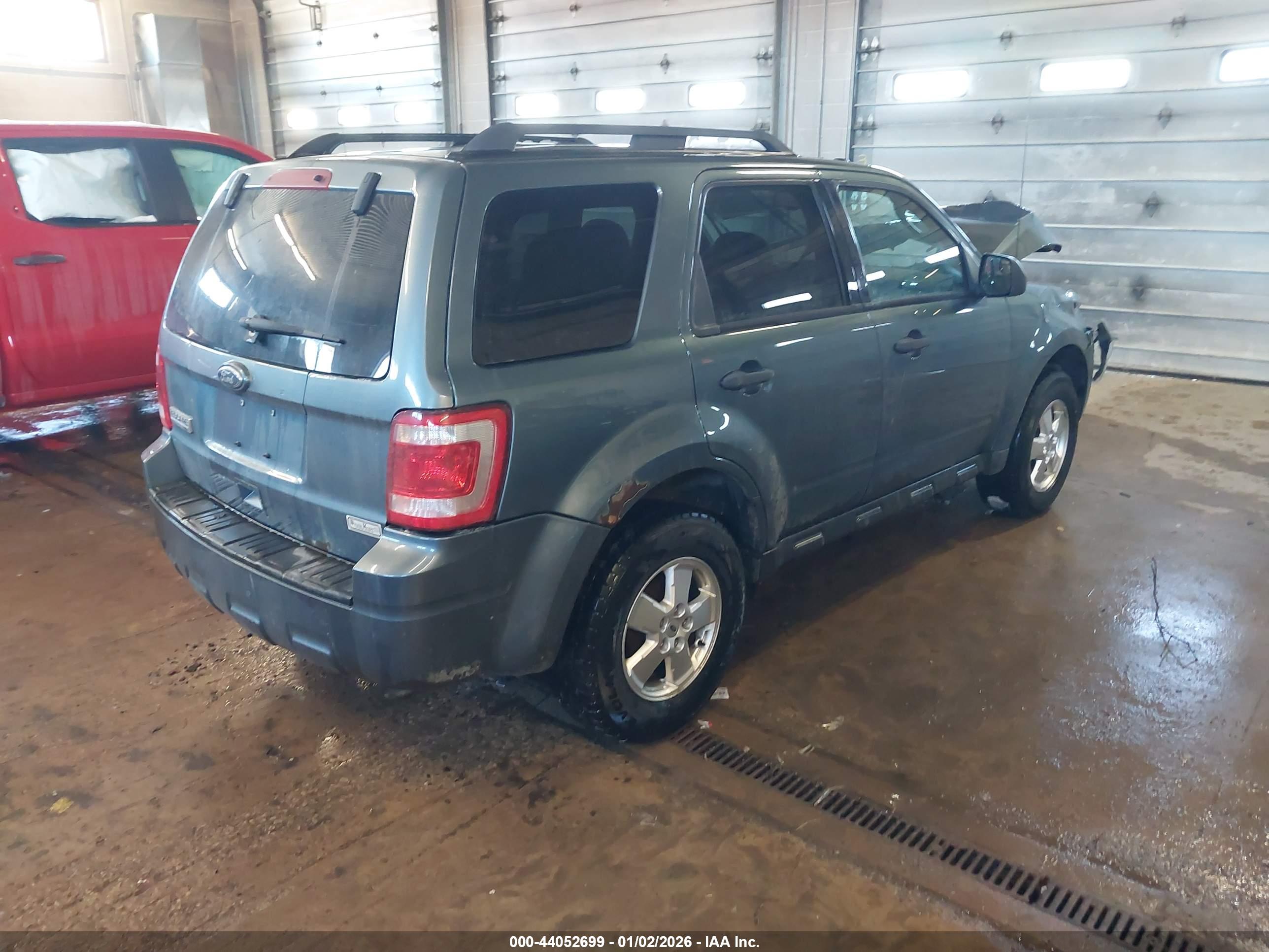 FORD ESCAPE image 4
