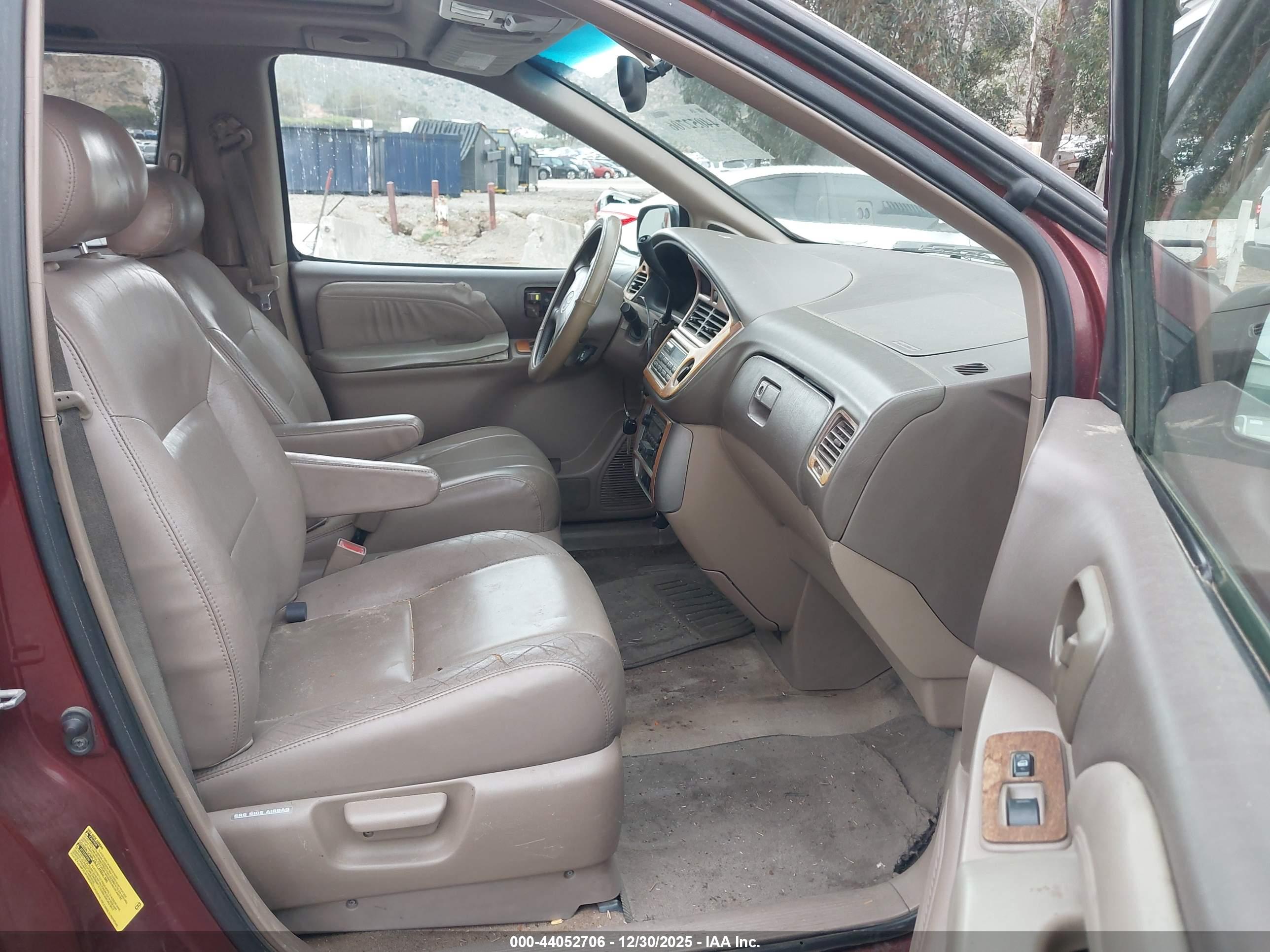 TOYOTA SIENNA image 5