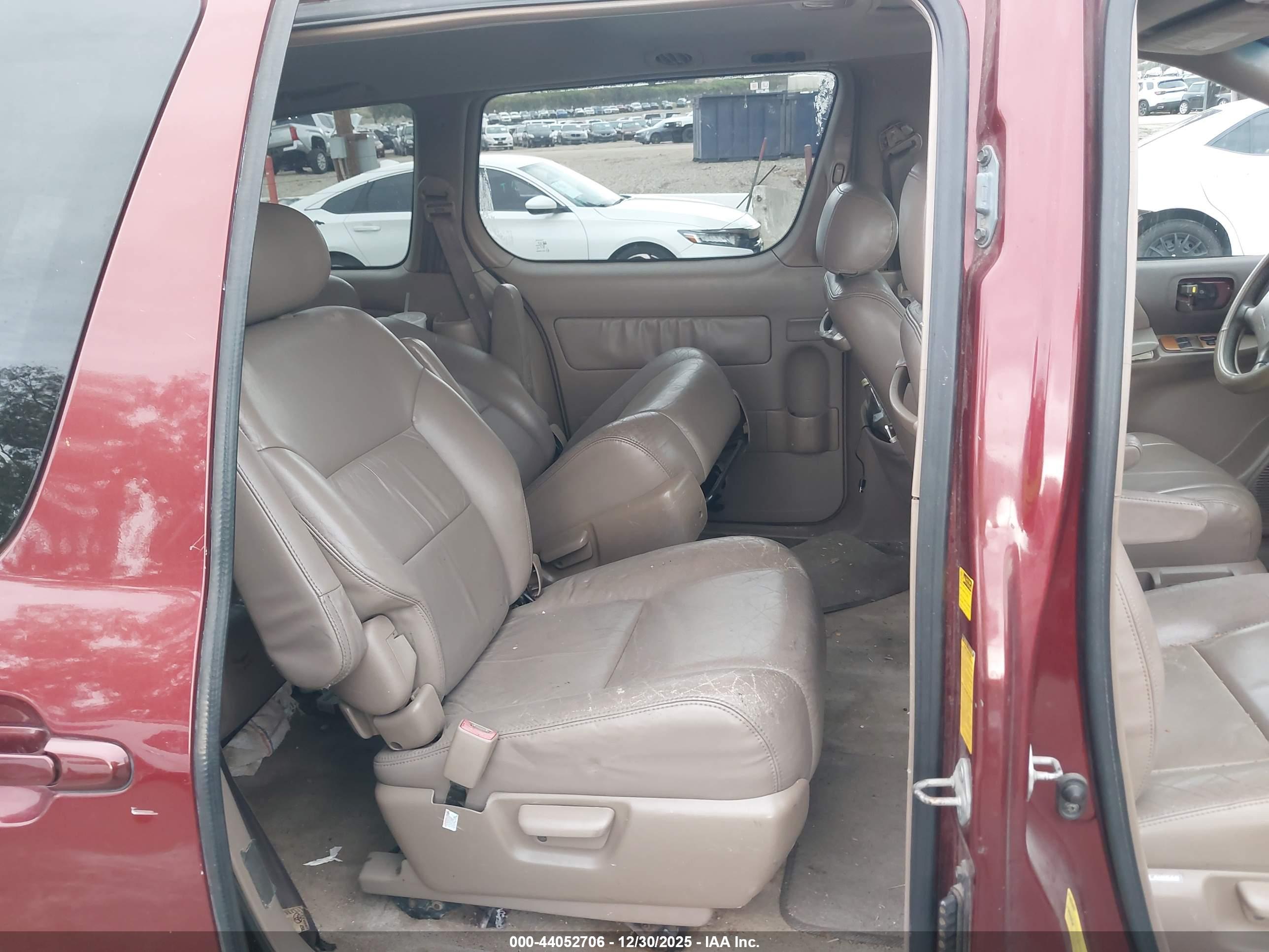 TOYOTA SIENNA image 8