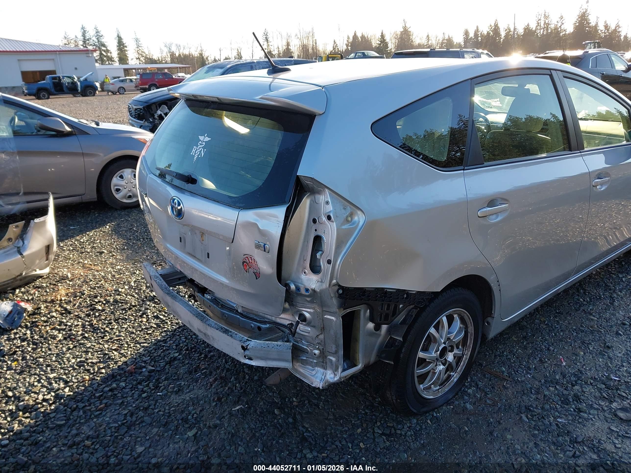 TOYOTA PRIUS image 6