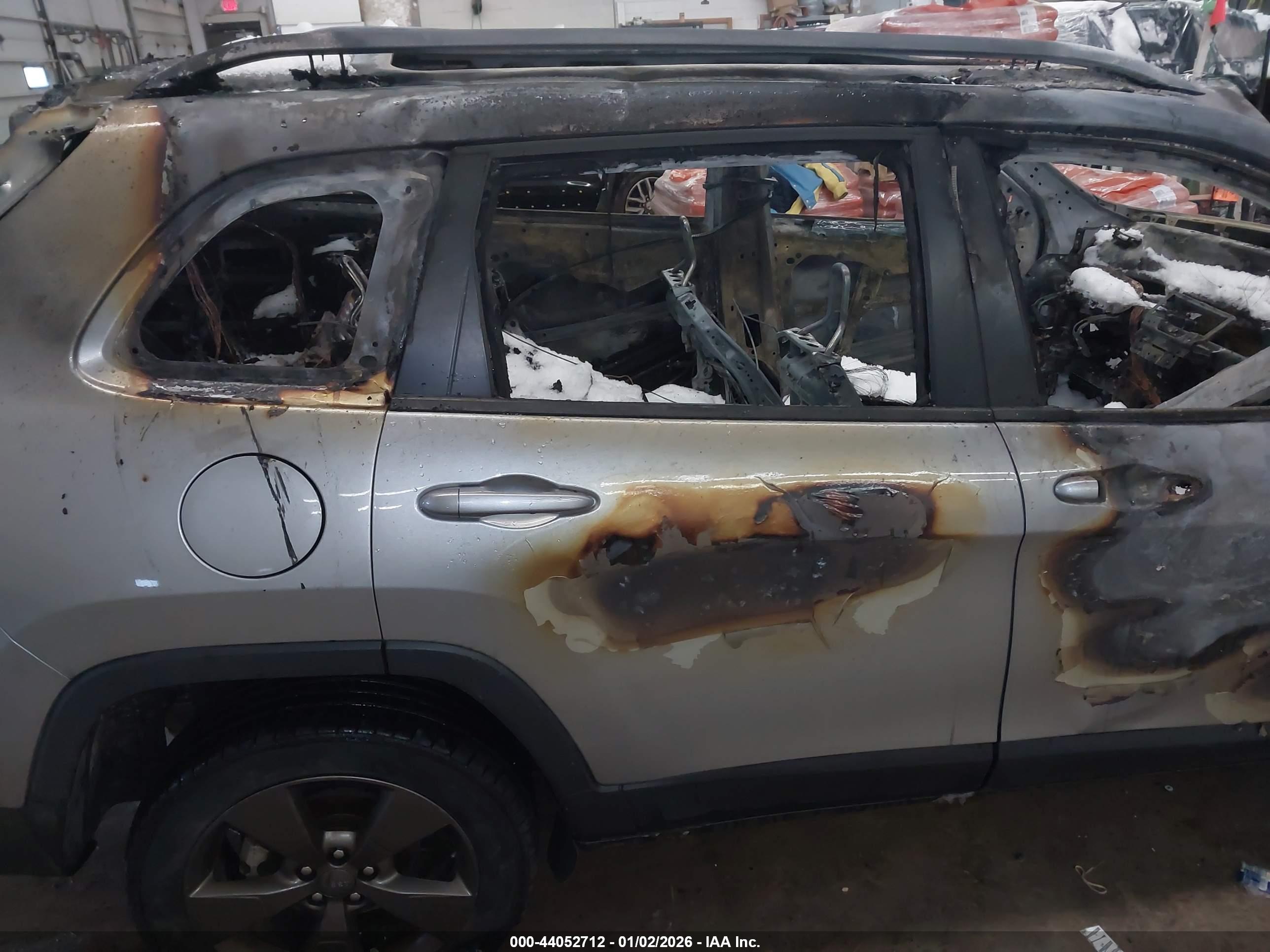 JEEP CHEROKEE image 8