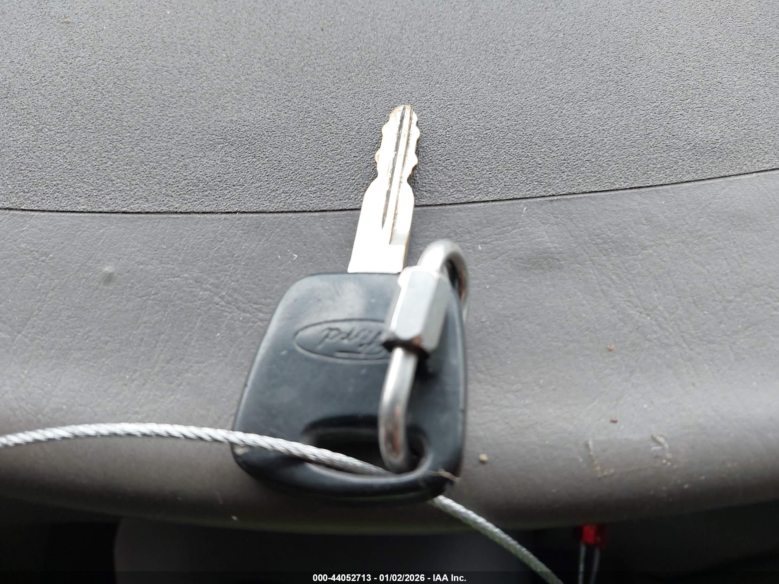FORD TAURUS image 11