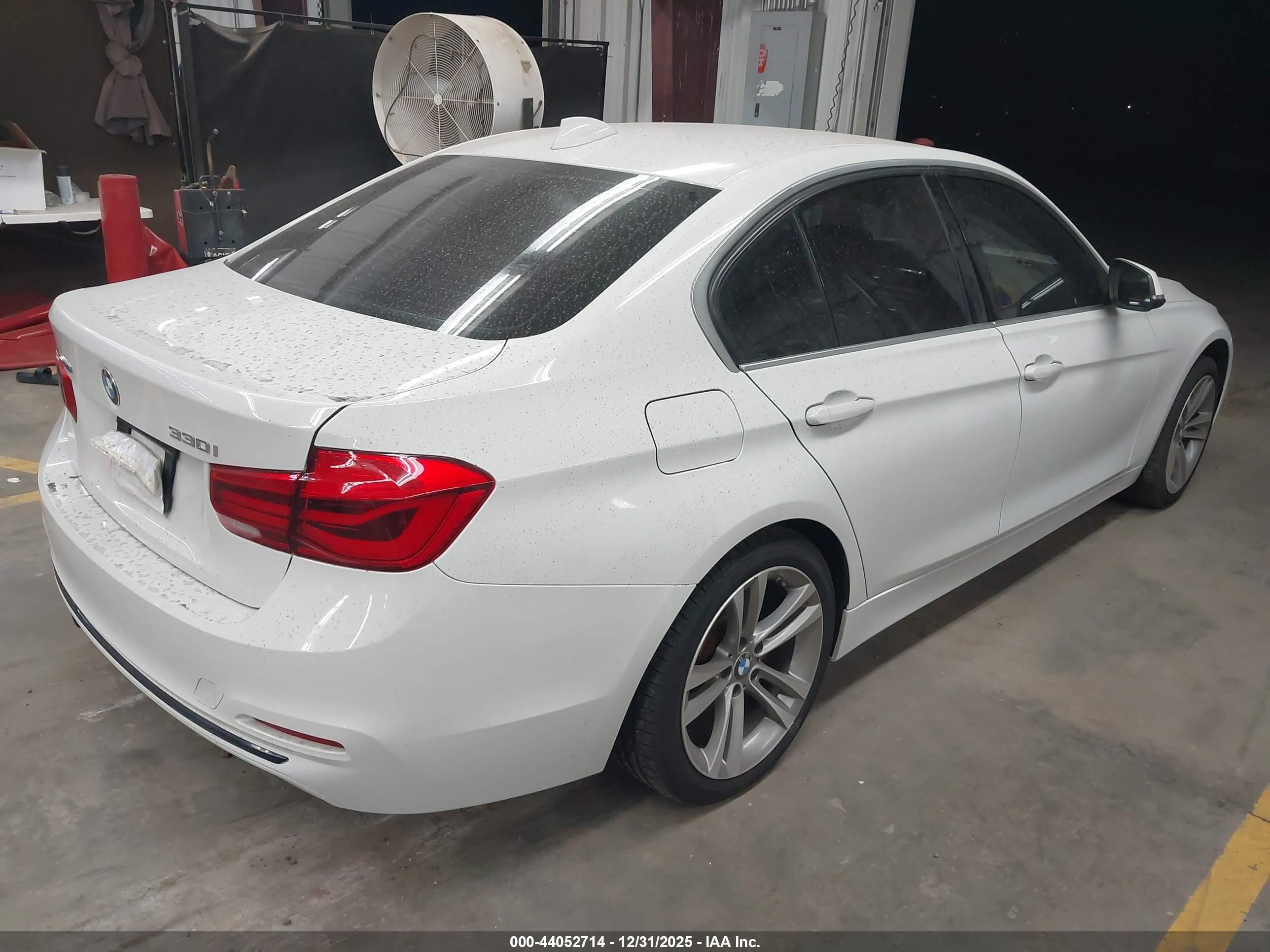 BMW 330I image 4