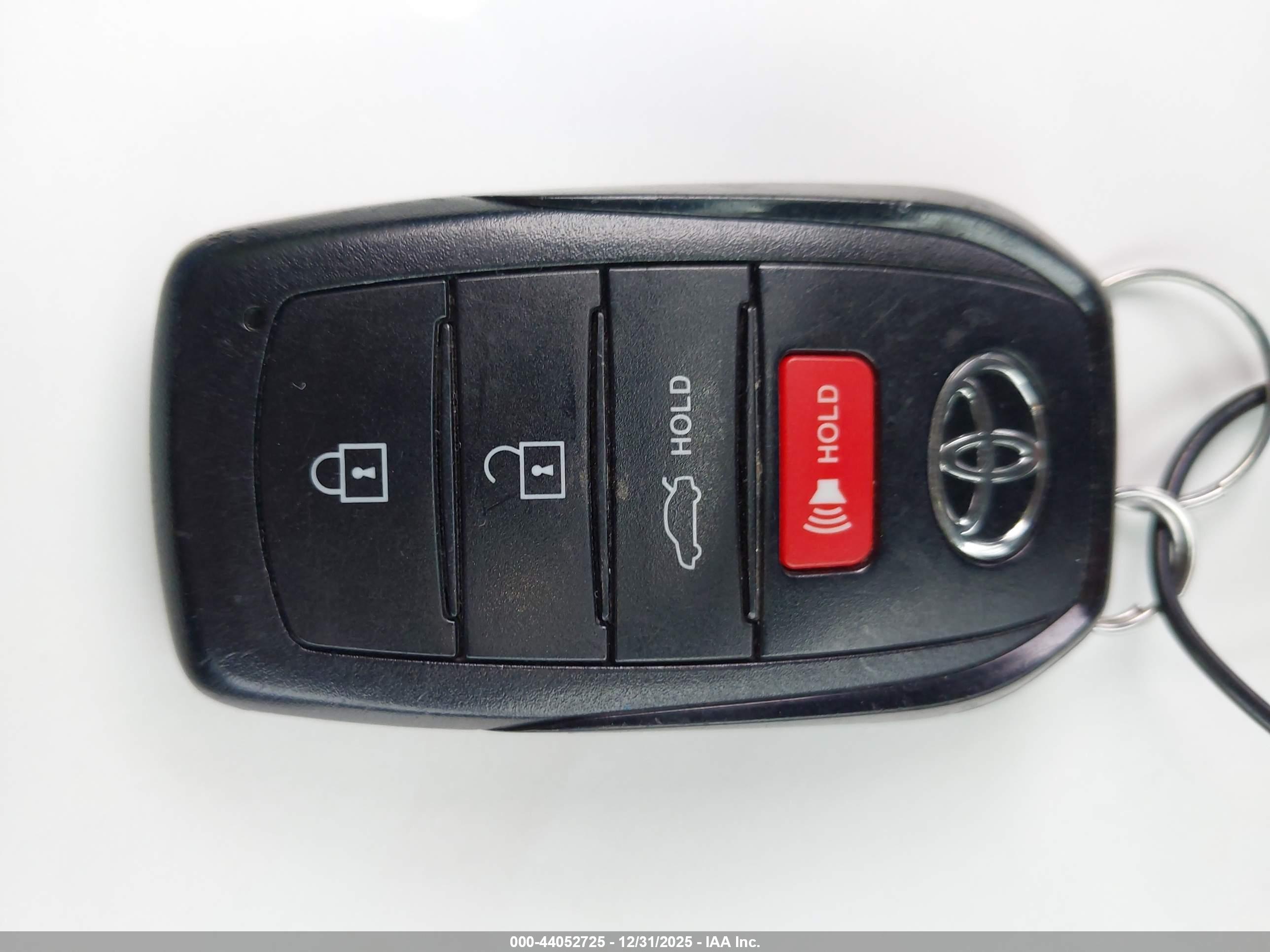 TOYOTA CAMRY image 11